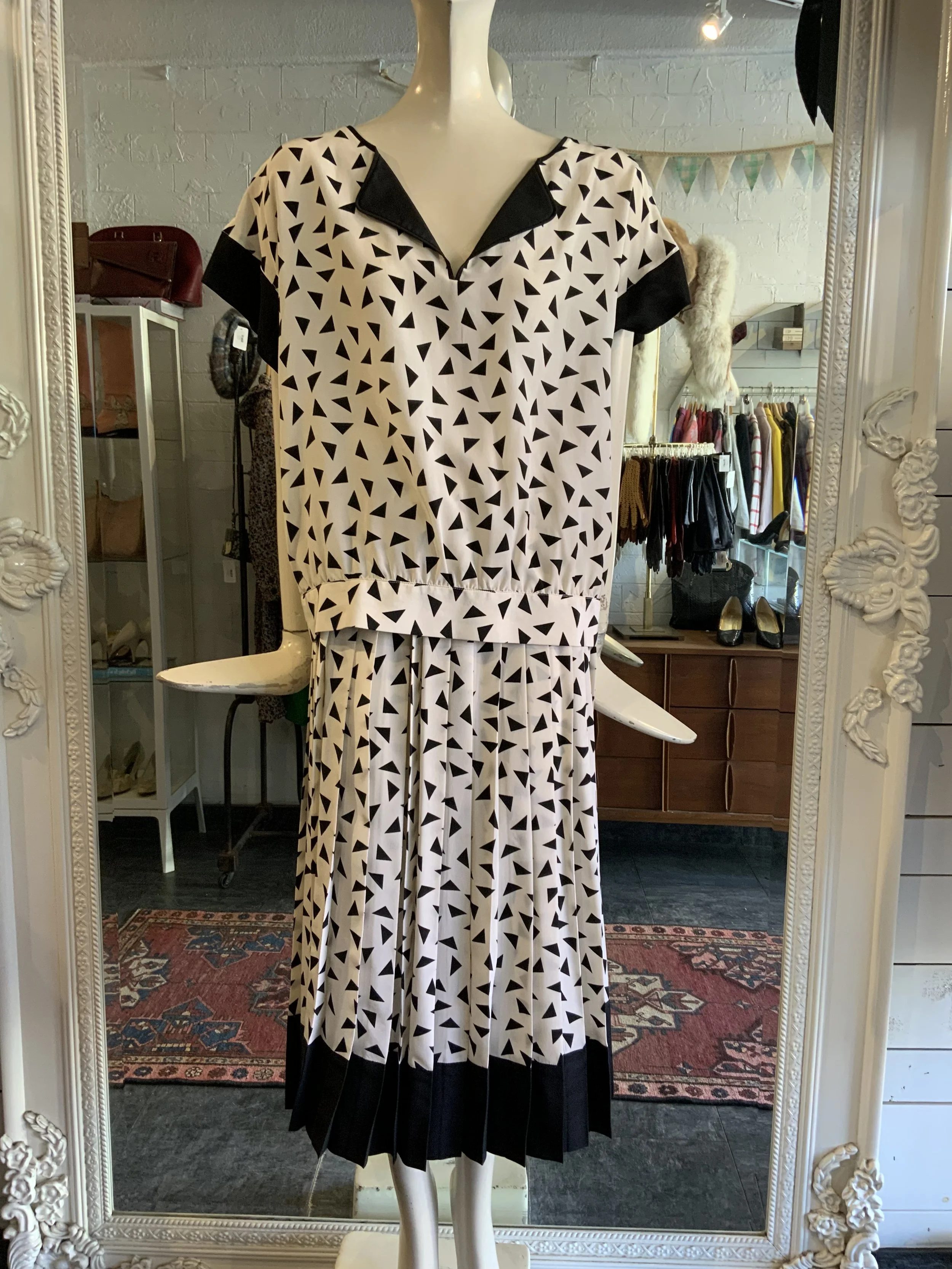 Albert Nipon silk black and white skirt set | Size Large