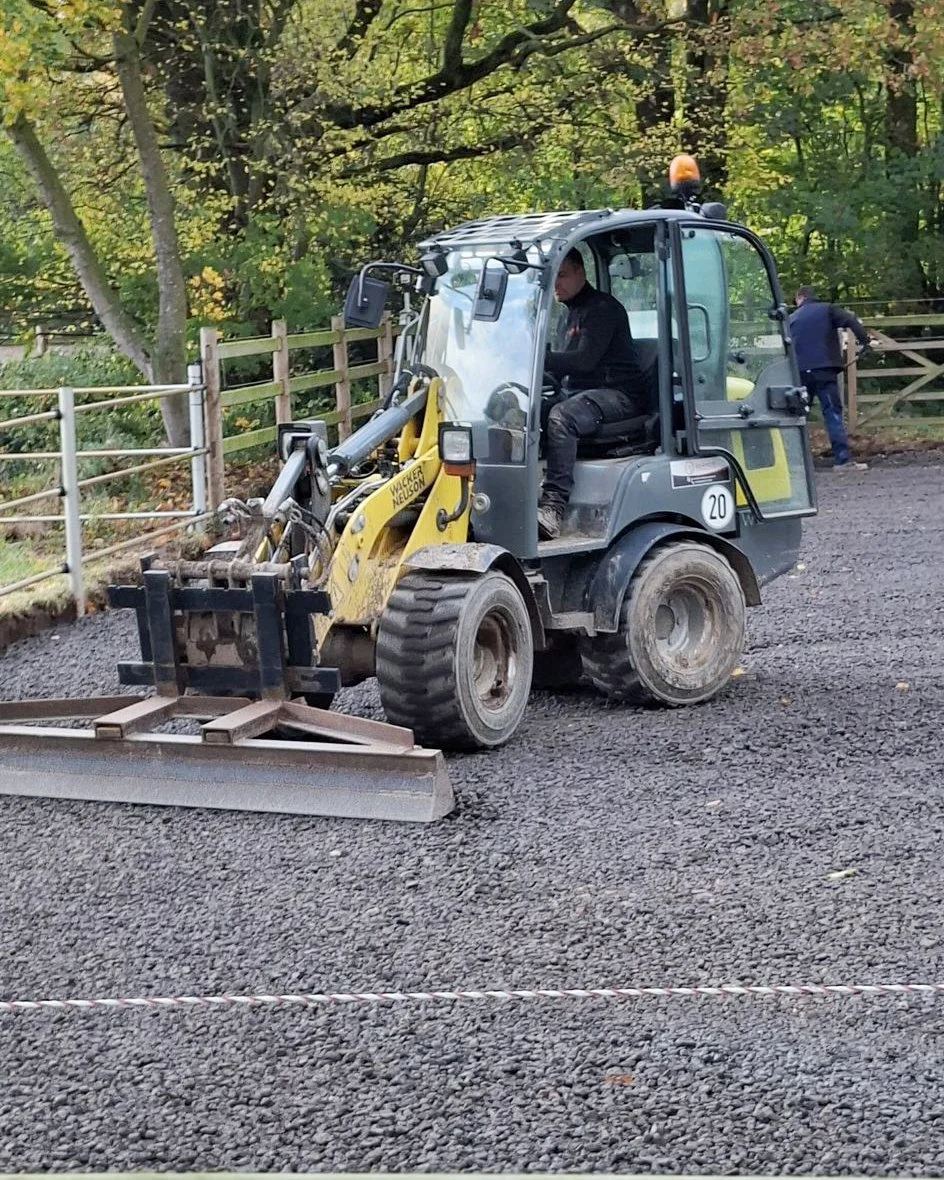 PROJEKTVORSTELLUNG

Auf einer wundersch&ouml;nen denkmalgesch&uuml;tzten Hofanlage in Alpen haben wir f&uuml;r @pferdeergonomie_hgb  einen neuen Lieblingsplatz f&uuml;r Pferde erschaffen! 🐴💛

Auf rund 250 m&sup2; haben wir eine Paddockfl&auml;che a