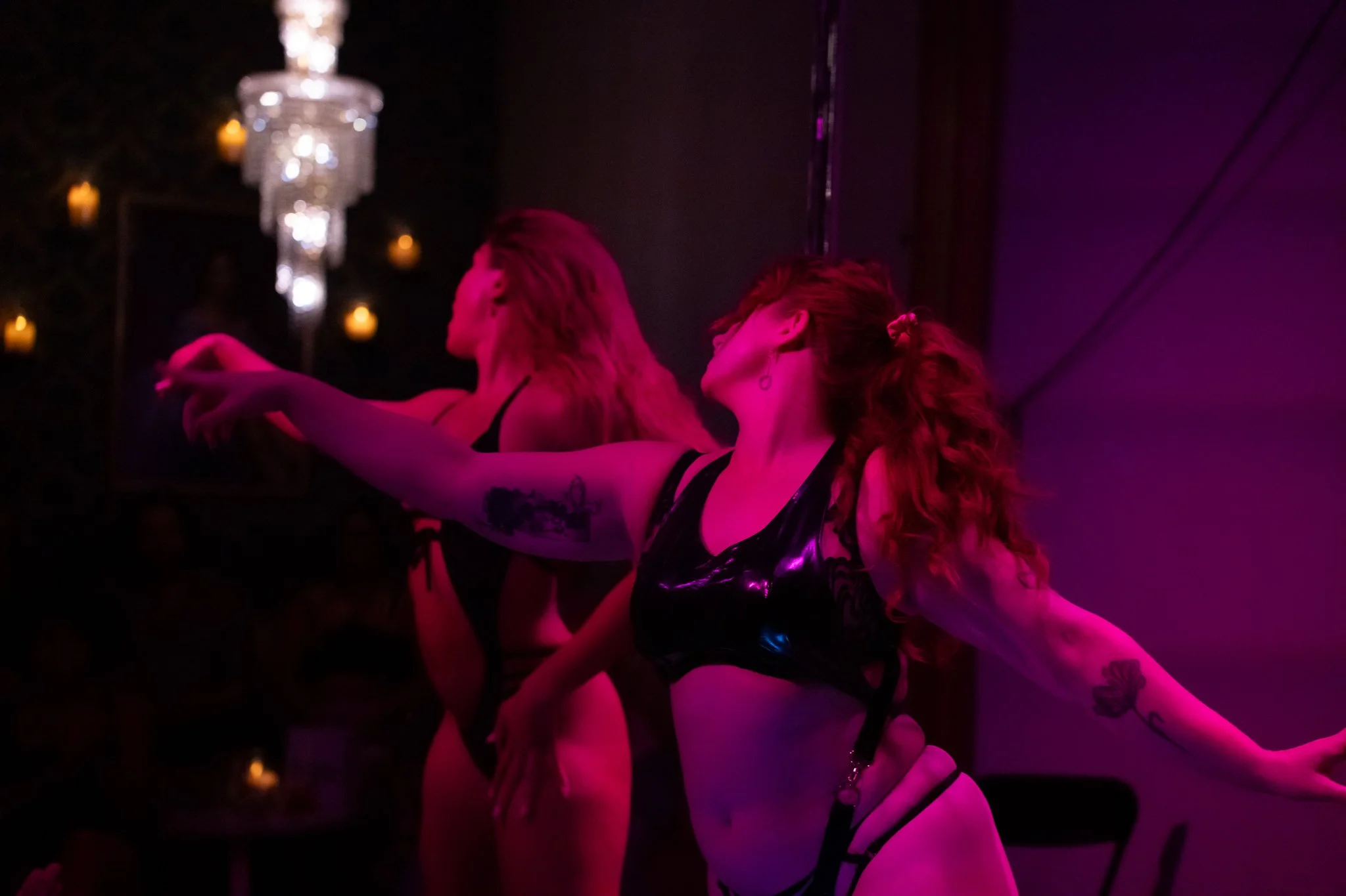 Pole dance training at Pole Icons Chicago