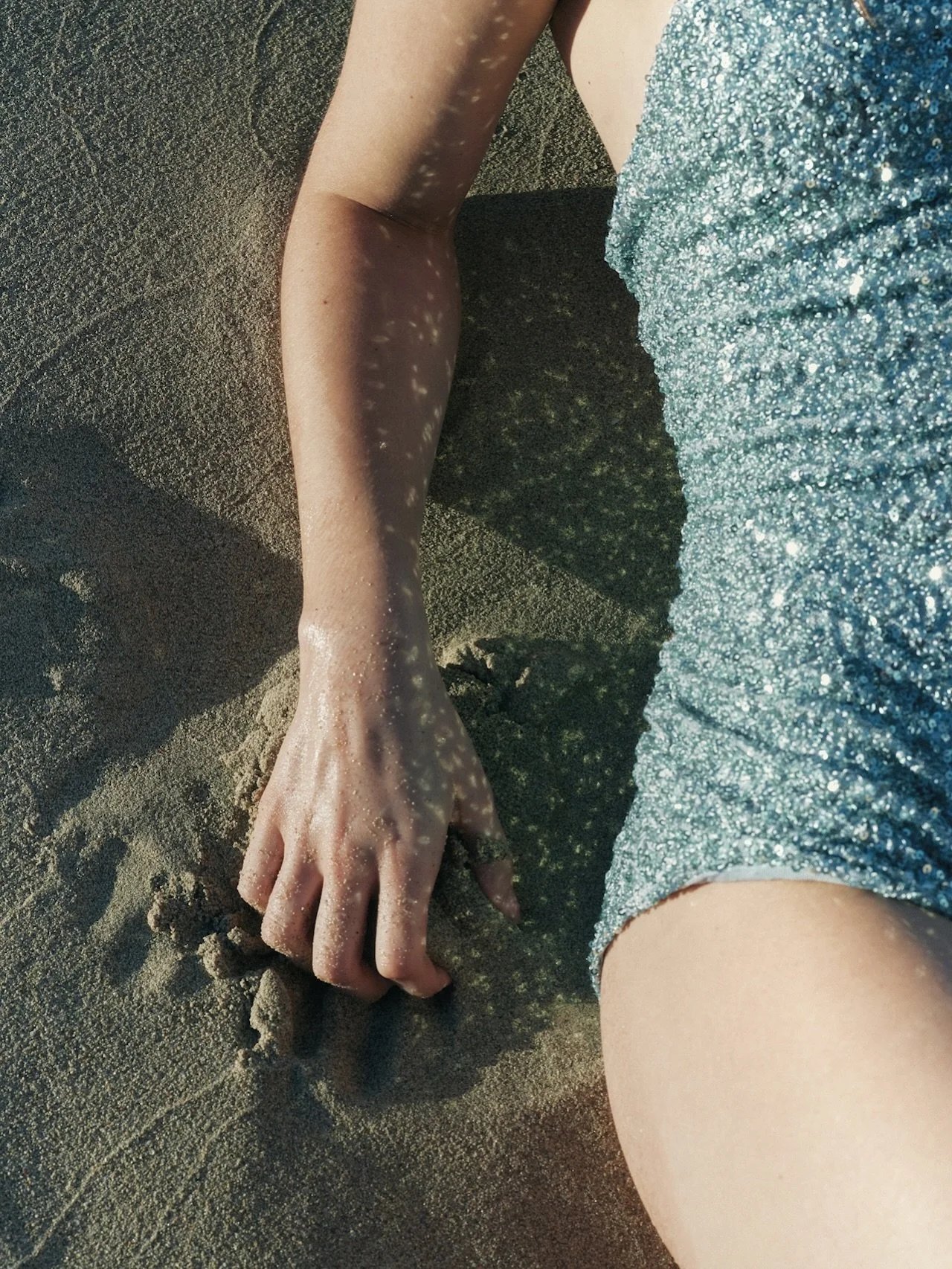 Here we are, in the last days of summer, in the space between brewing with new ideas, still a little lazy and far from perfect.
˚⋆𓇼˚⊹ 𖦹 ⁺｡&deg;
#lastdaysofsummer #endofsummervibes #latesummerlight #lingeringsummer #almostautumn #creativeseason #bet