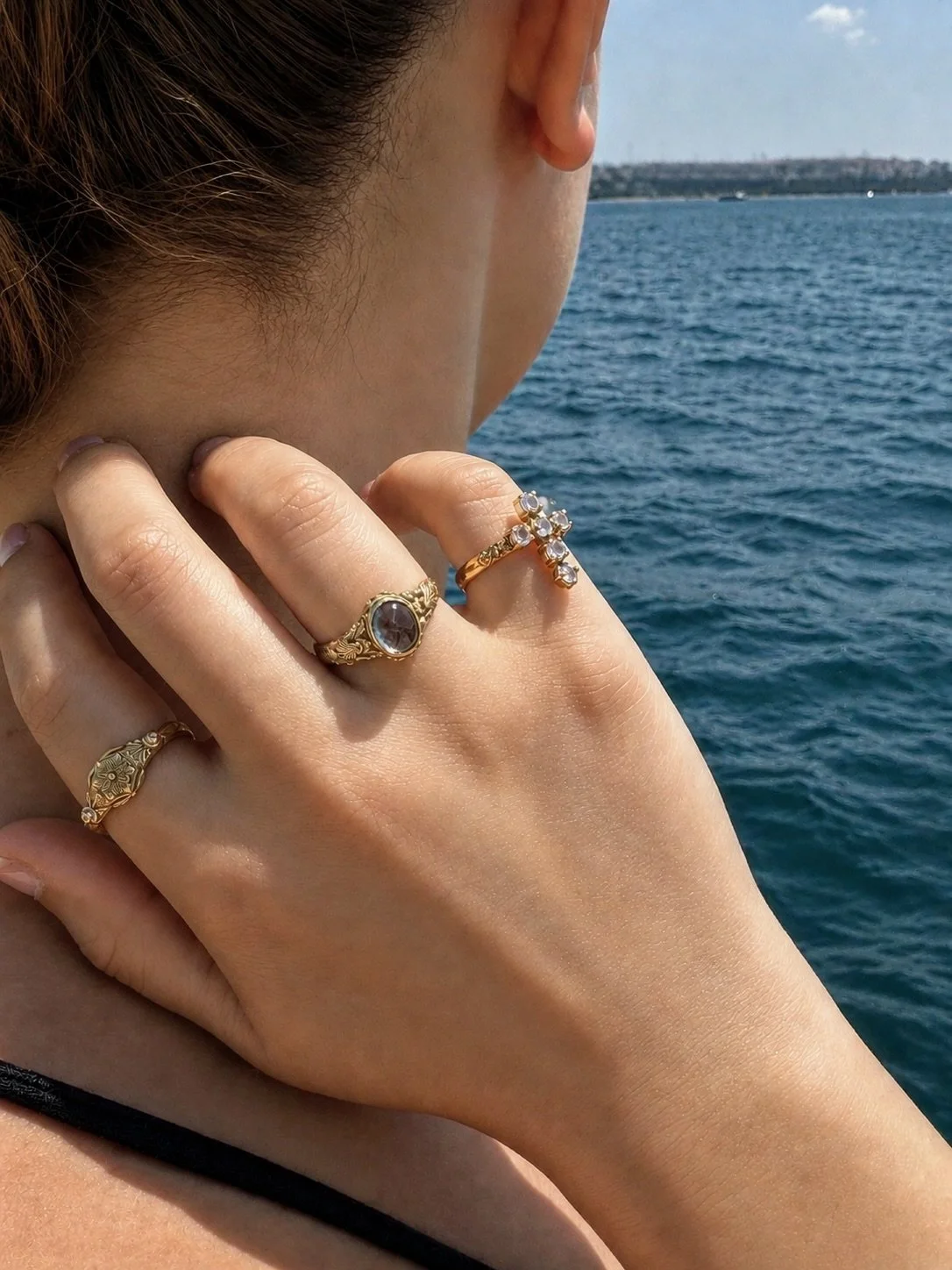 Emma&rsquo;s summers are stacked vintage-style details packed with birds, florals, magical moonstone and ocean vibes
✧
#emmakrafft #newnostalgia #customjewelry #customengagementring #summerstyle