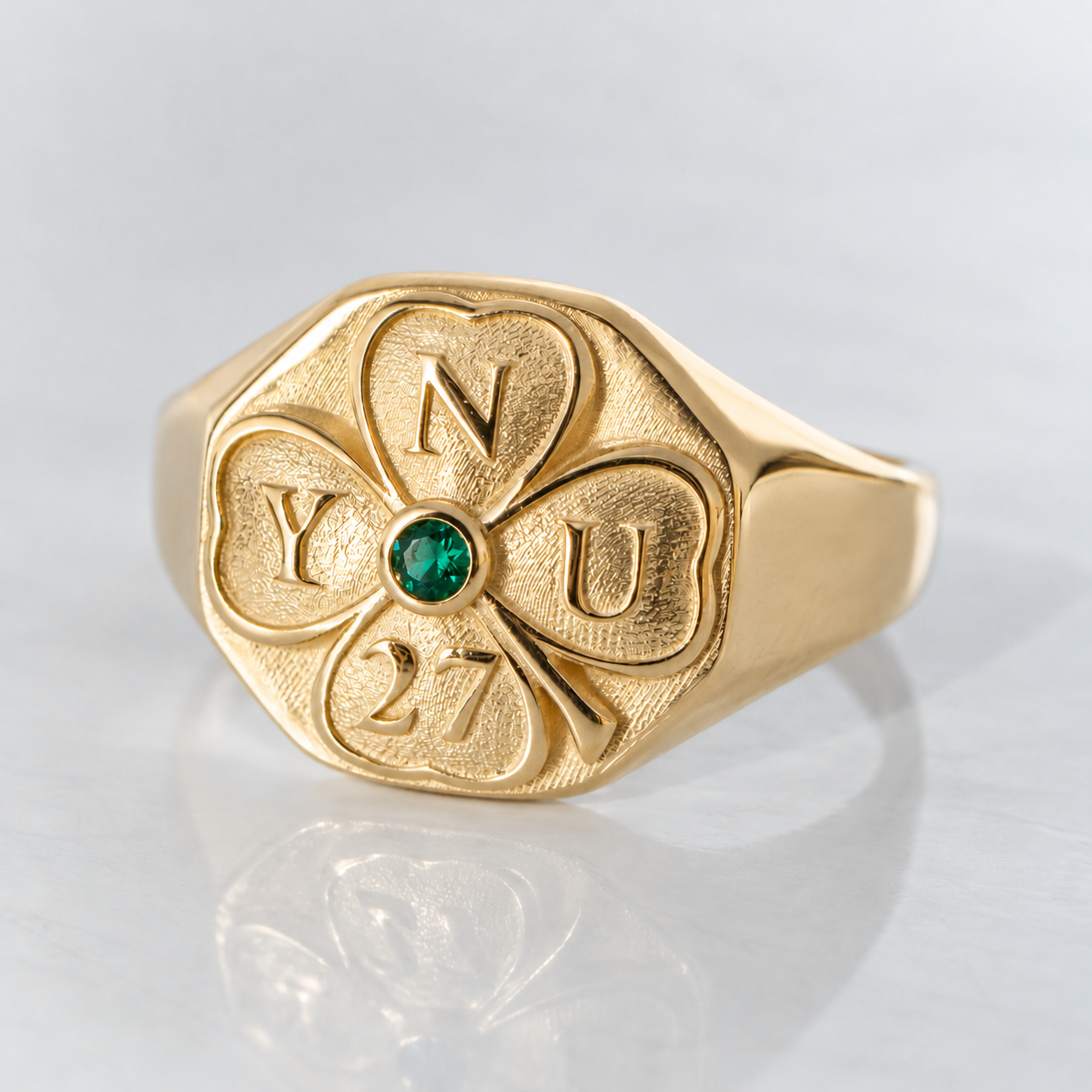 Emerald Clover Gold Signet Ring2.png