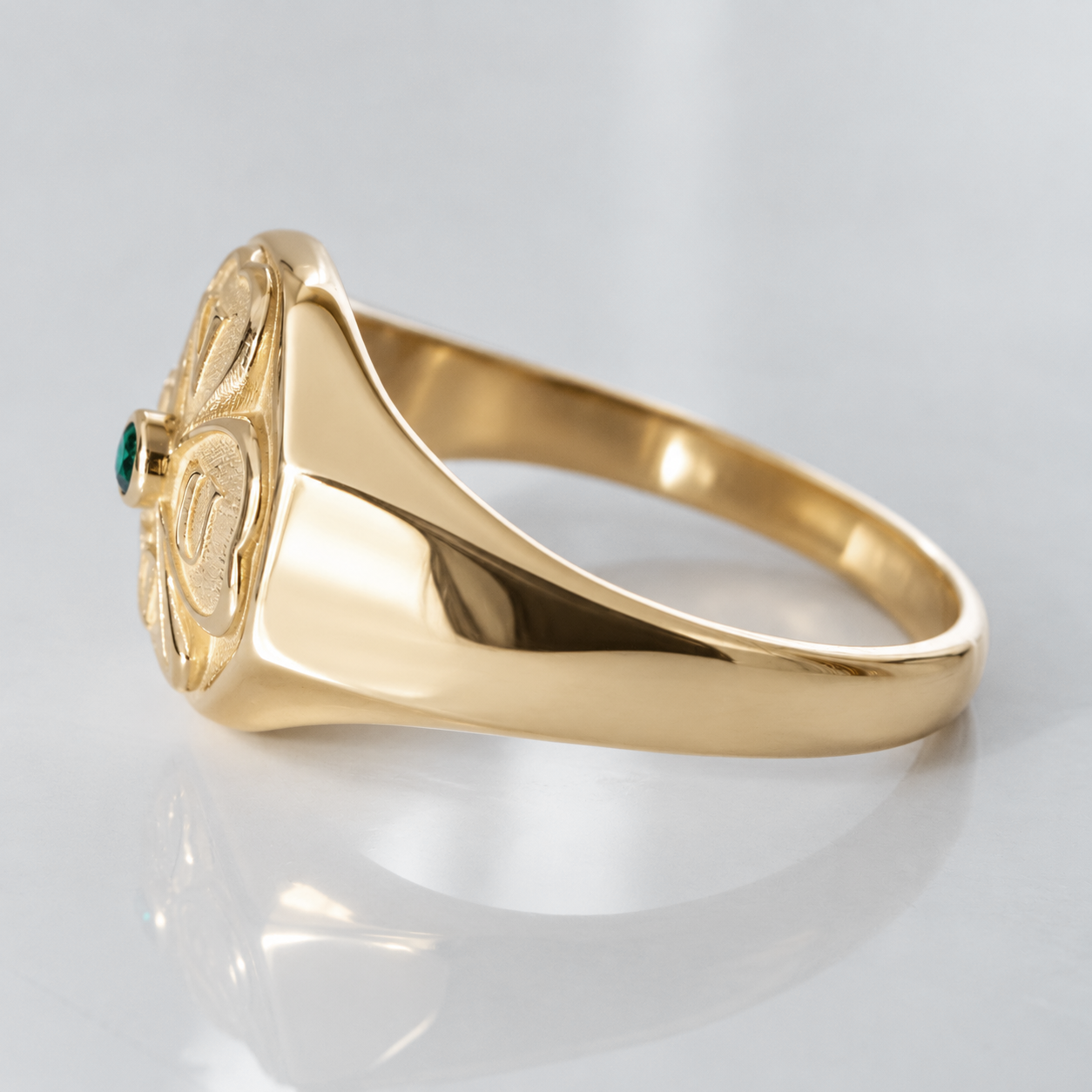 Emerald Clover Gold Signet Ring3.png
