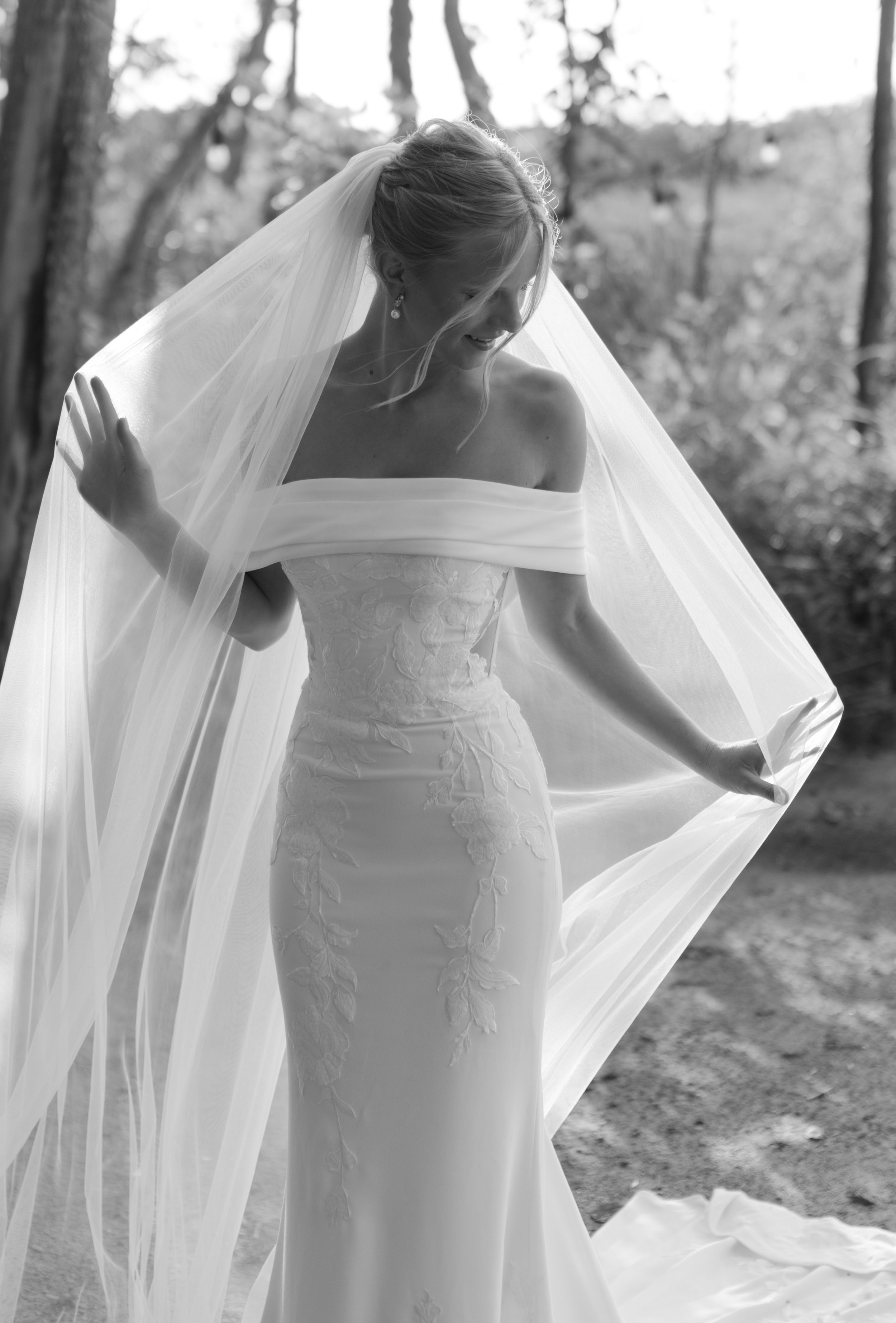 Fargo North Dakota wedding photographer bride portrait with veil by Aesthete Pix