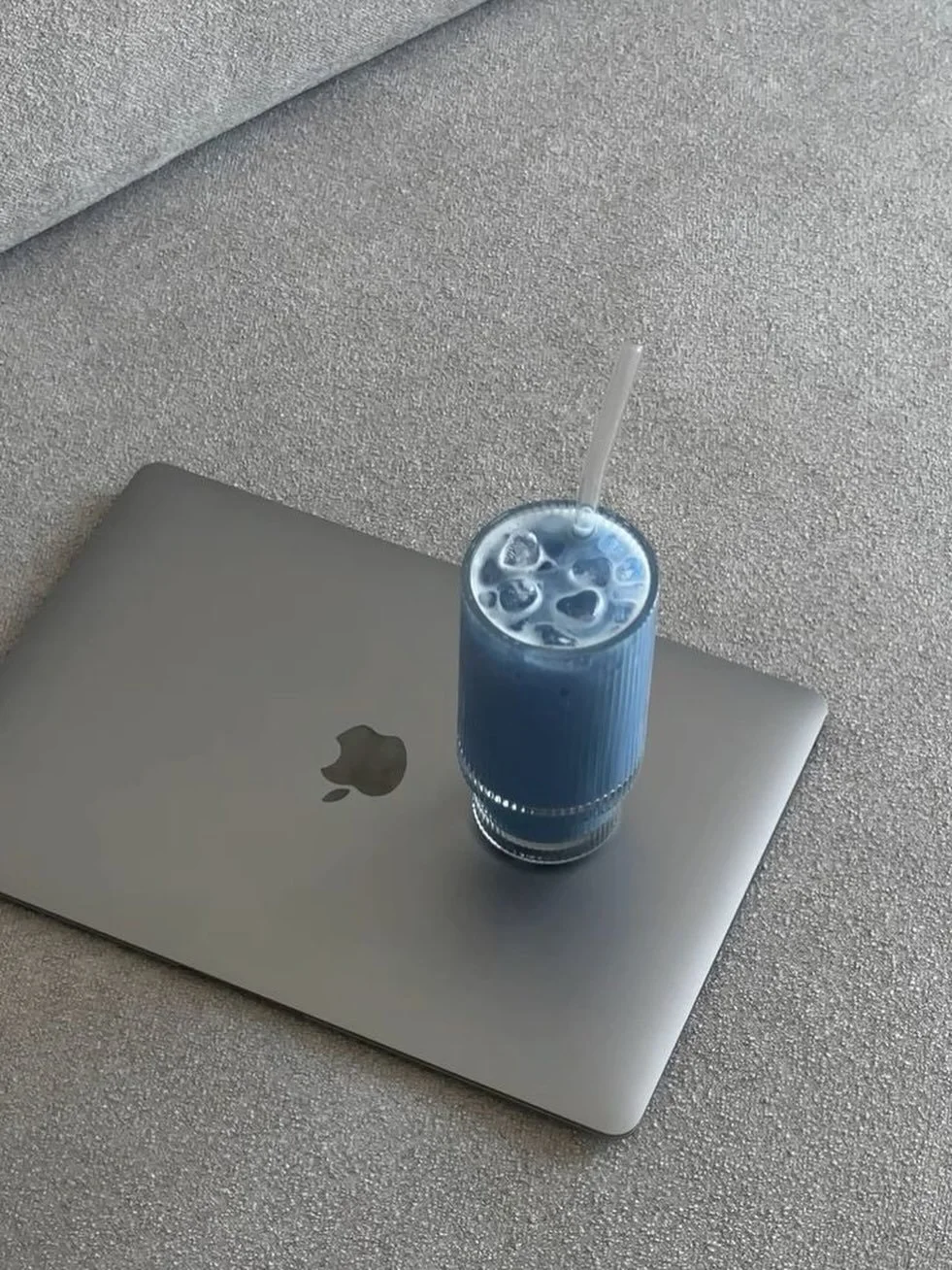 Le week-end rime souvent avec organisation et gestion de la maison&hellip; et pour moi, c&rsquo;est aussi le moment o&ugrave; je veille &agrave; ce que la vie professionnelle de mes clients reste fluide.

&Ecirc;tre assistante virtuelle, c&rsquo;est 