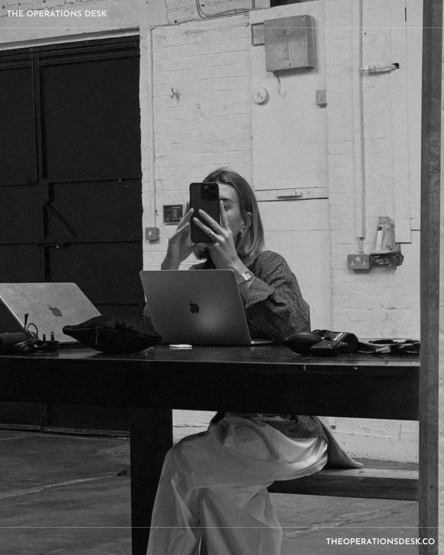 Je n&rsquo;ai jamais su rester en place. Mon cerveau tourne toujours &agrave; mille &agrave; l&rsquo;heure. Je r&eacute;fl&eacute;chis, j&rsquo;organise, j&rsquo;anticipe, je cr&eacute;e.

Pendant longtemps, on m&rsquo;a dit que je pensais trop.

Auj