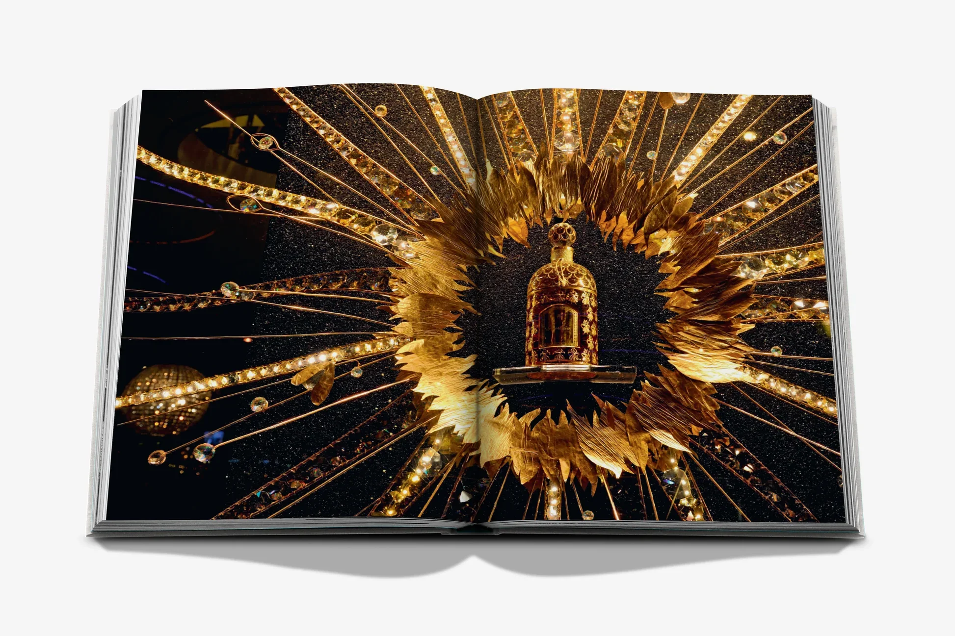 GUERLAIN_SPREAD_GREY_2.webp (Copy)