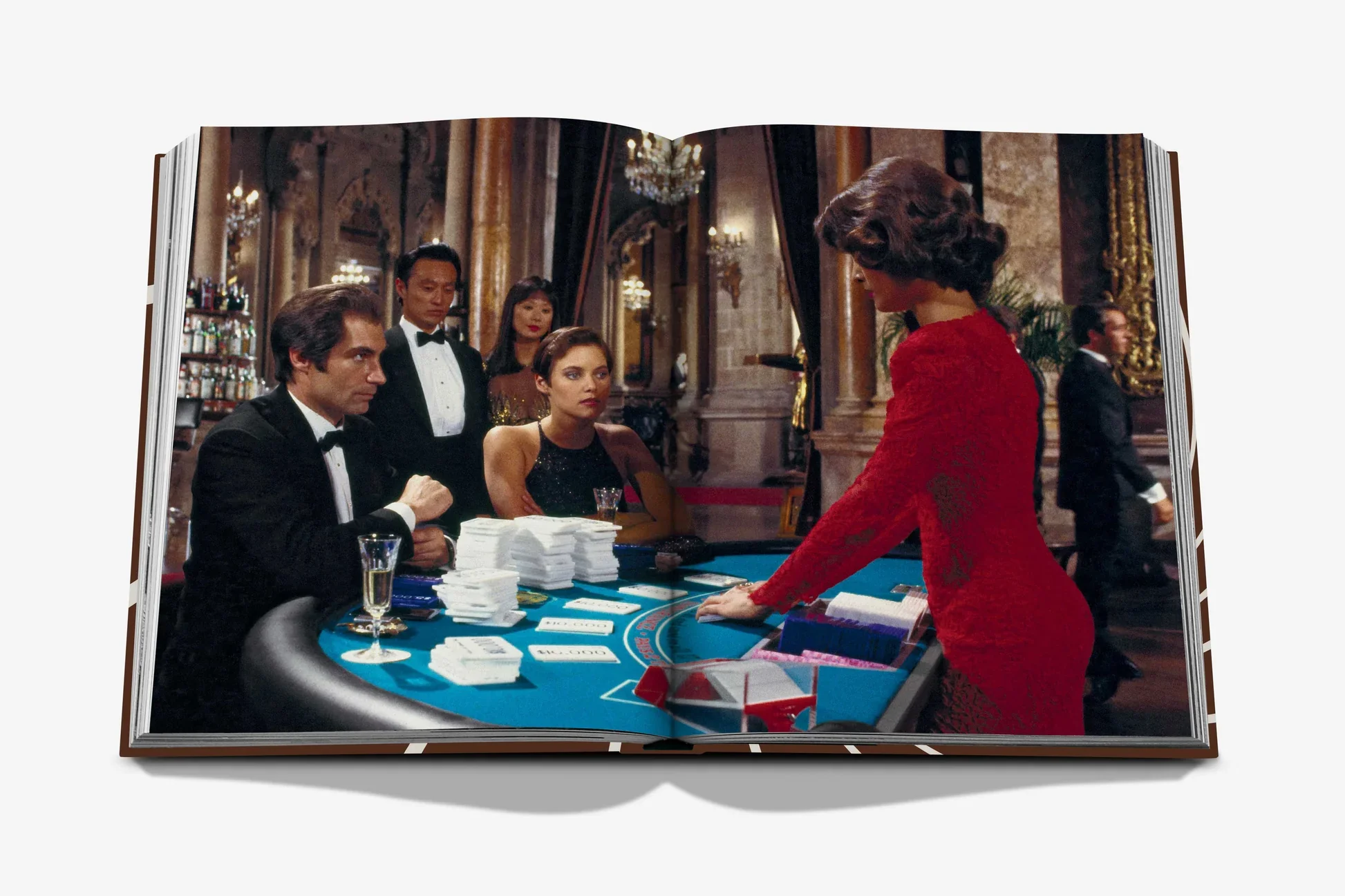 JAMESBONDSTYLE_SPREAD_7.webp