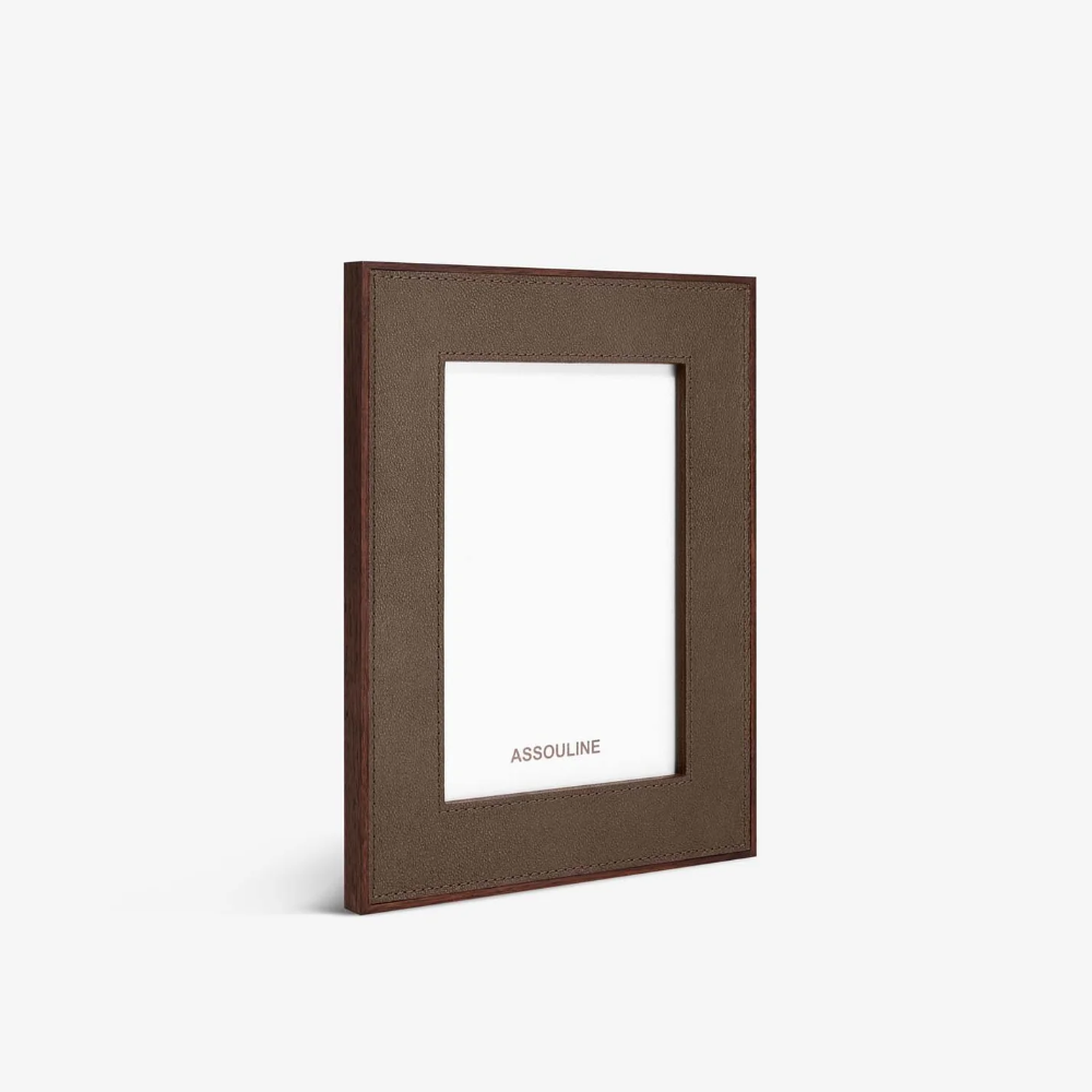 Library_Collection_Heritage_Picture_Frame_Brown_Leather_3-4_Assouline_2025-1000x1000.png