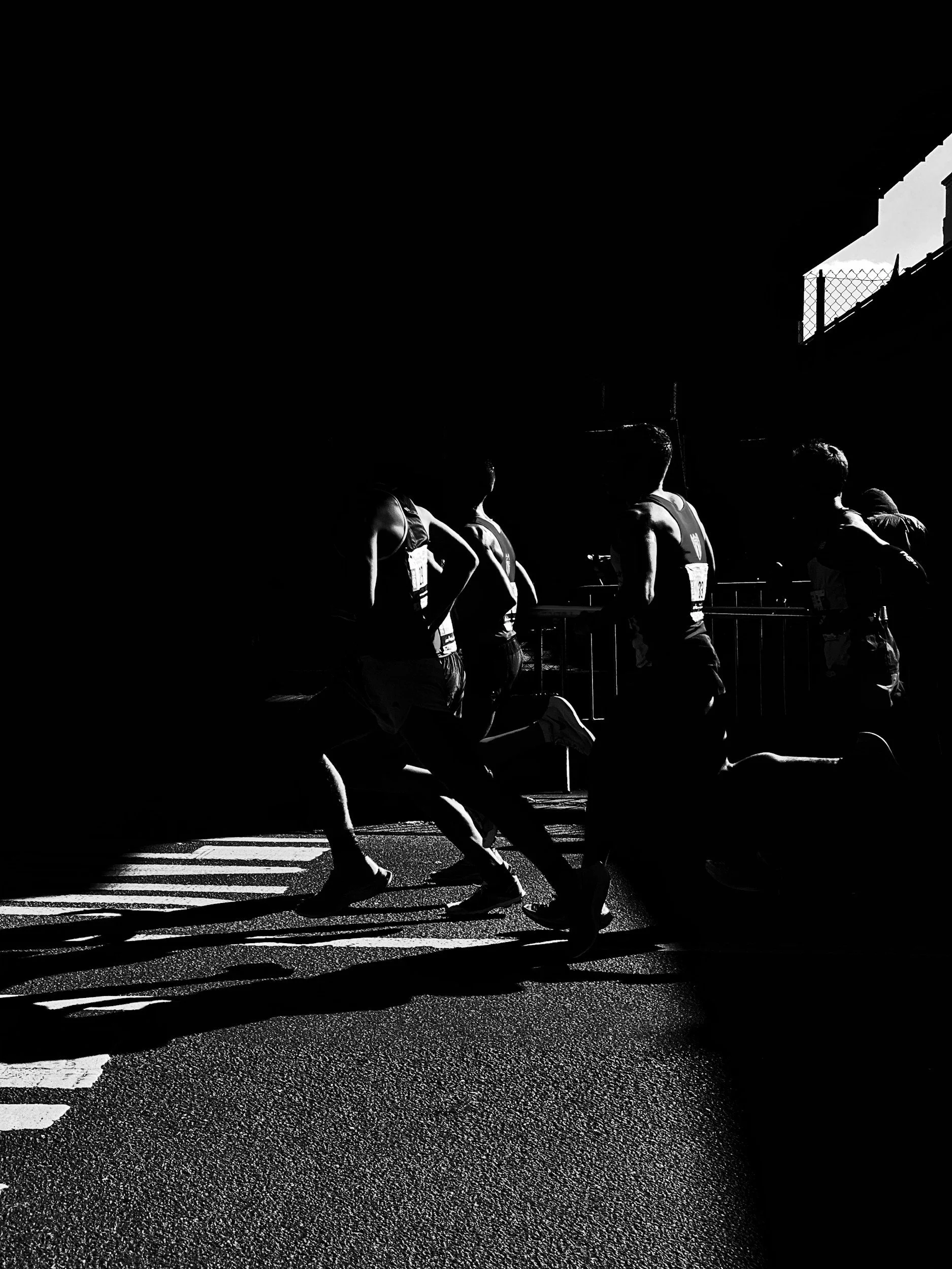 Läufer in Bewegung — Lauftraining und Sportphysiotherapie bei KINE Health Zürich