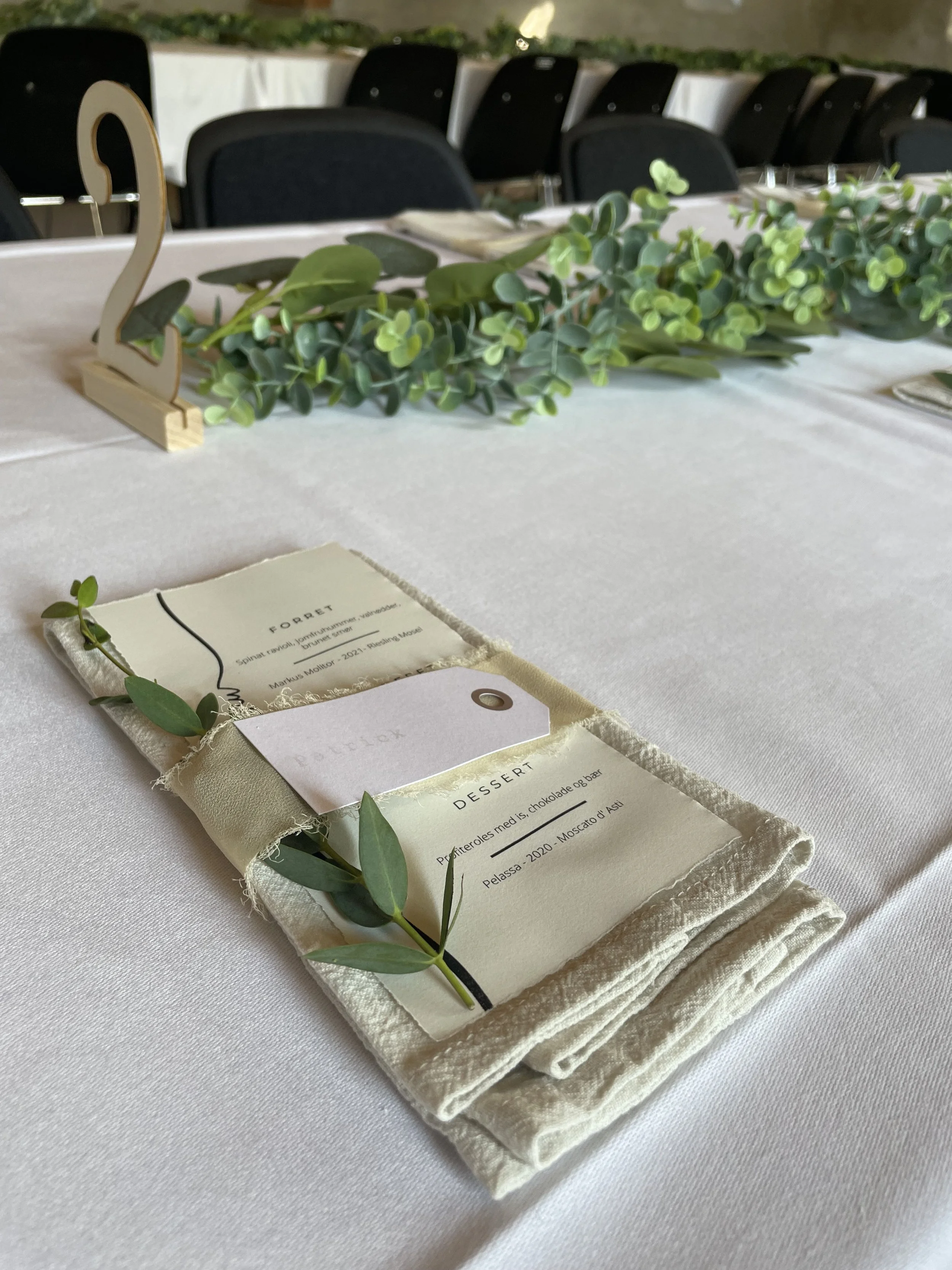 Hyggelig pejsestald på Bremsmaj Farmstay – festlokale med varme, natur og fleksible muligheder i hjertet af Sydjylland.