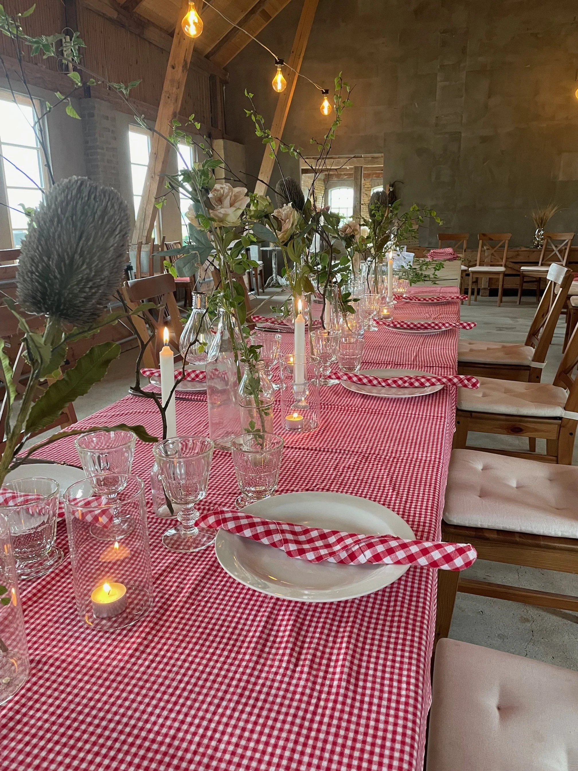 Bryllupslokale på gård – Pejsestalden på Bremsmaj Farmstay byder på varme, træbjælker og pejs i hjertet af Sønderjylland.