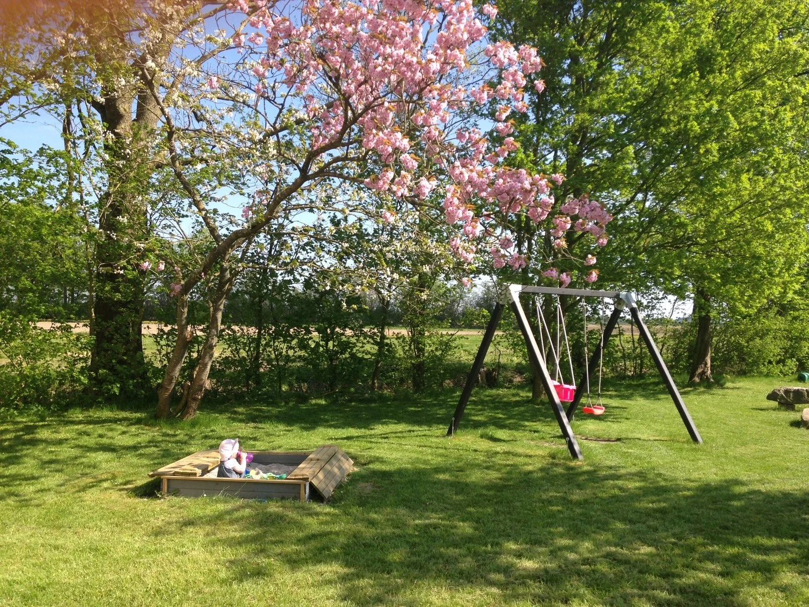 Overnatning på Bremsmaj Farmstay – hyggelige lejligheder med eget køkken og bad, omgivet af natur og ro i Sydjylland nær Sønderborg og Aabenraa.