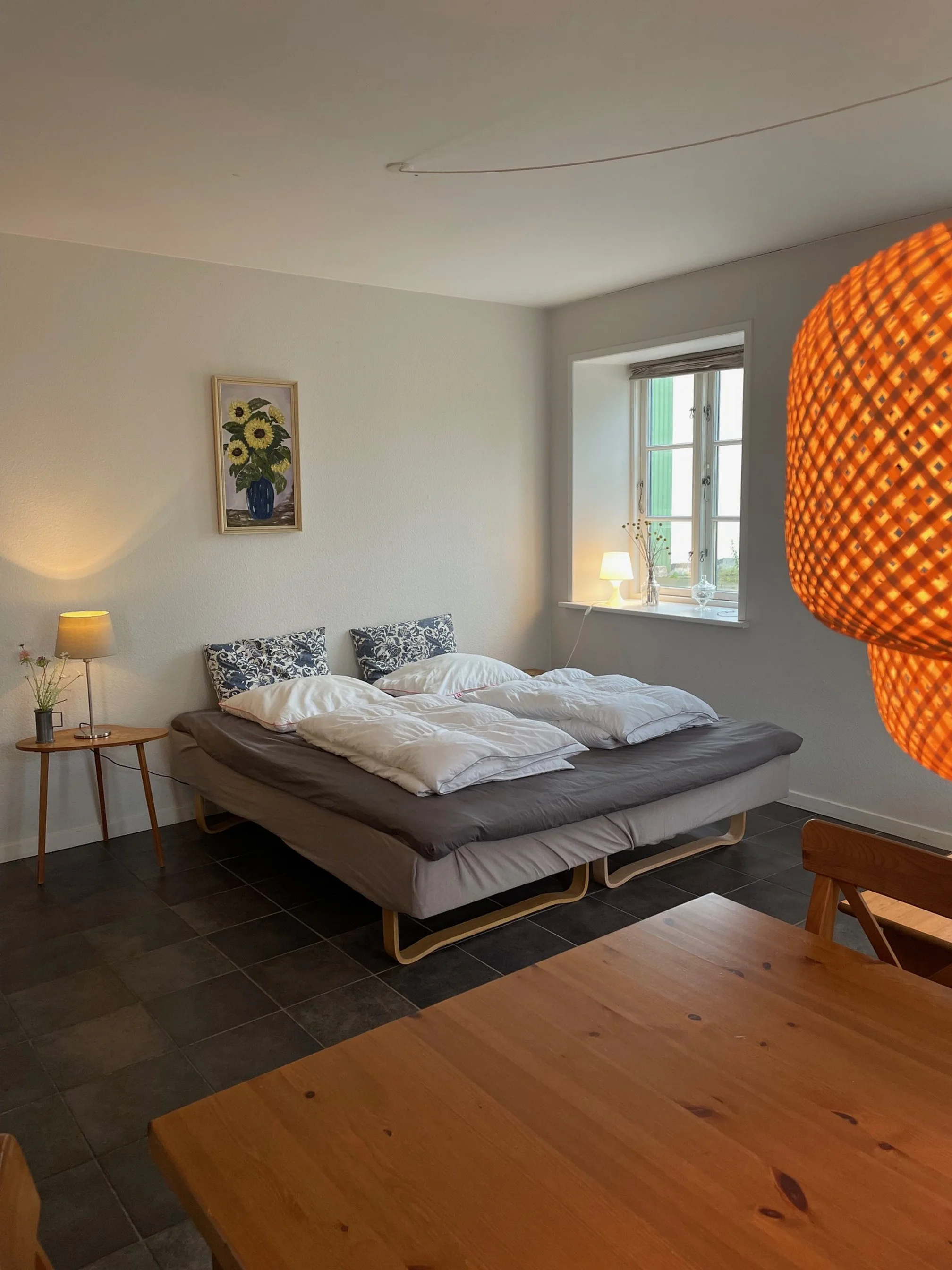 Overnatning på Bremsmaj Farmstay – hyggelige lejligheder med eget køkken og bad, omgivet af natur og ro i Sydjylland nær Sønderborg og Aabenraa.