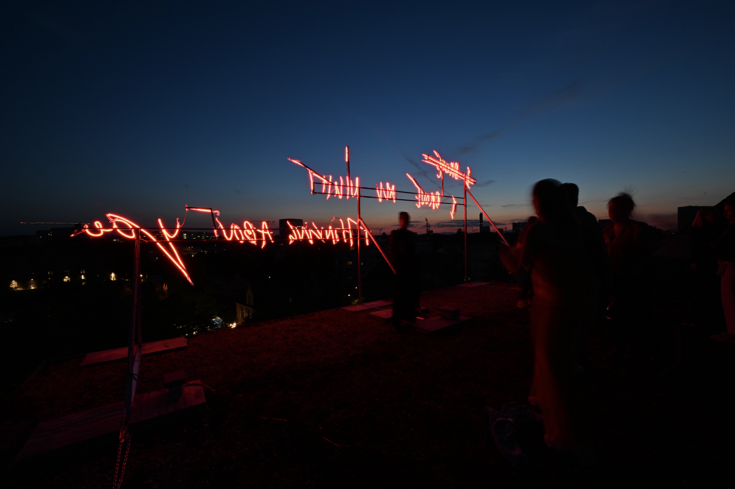 „I Drove All Night – Thinking About You“, 2025 / Klybeckstrasse, Basel / Neon, Glas / 4 × 10 m