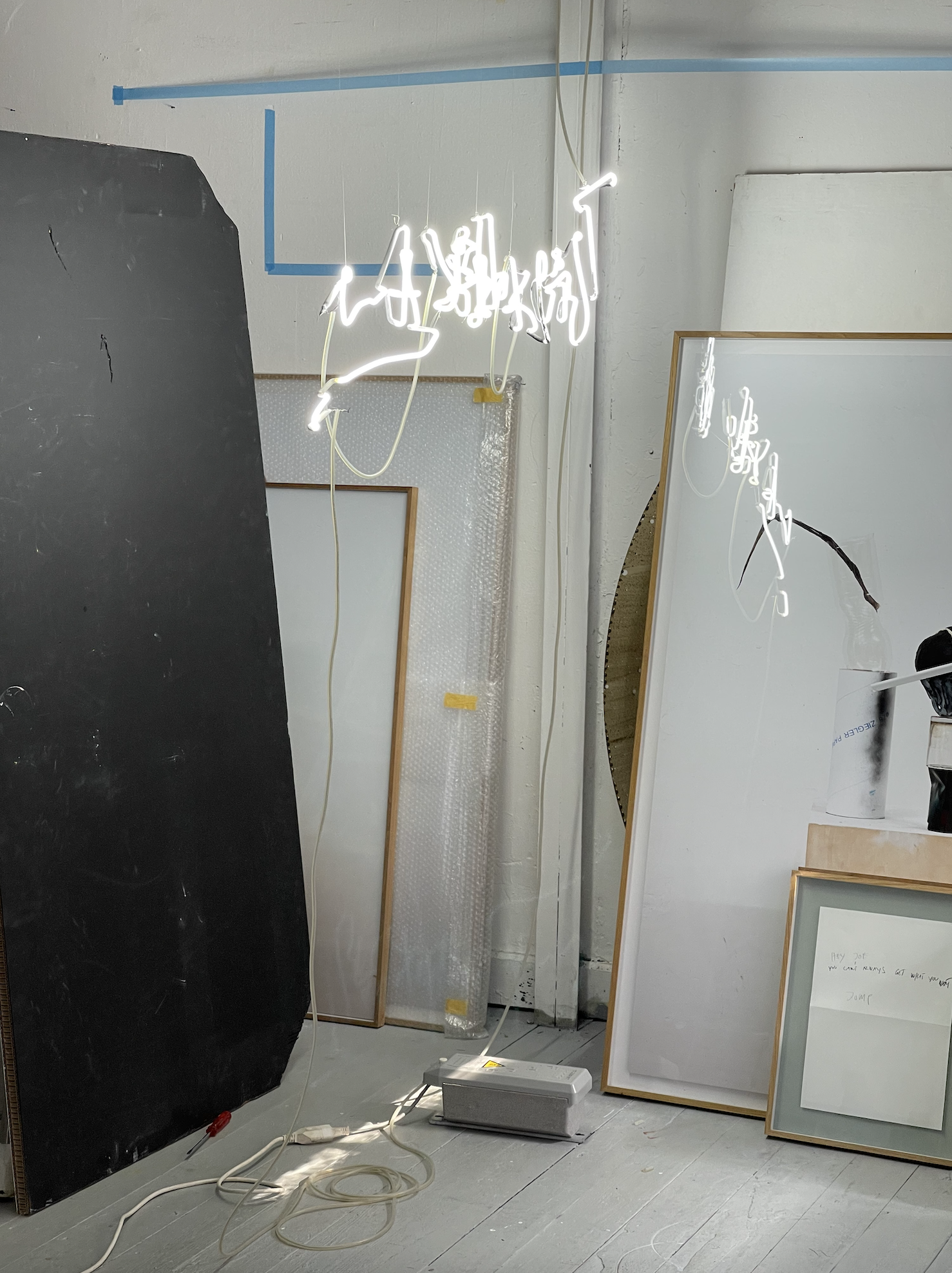 Neon-Tests im Atelier / Basel (St. Johann)