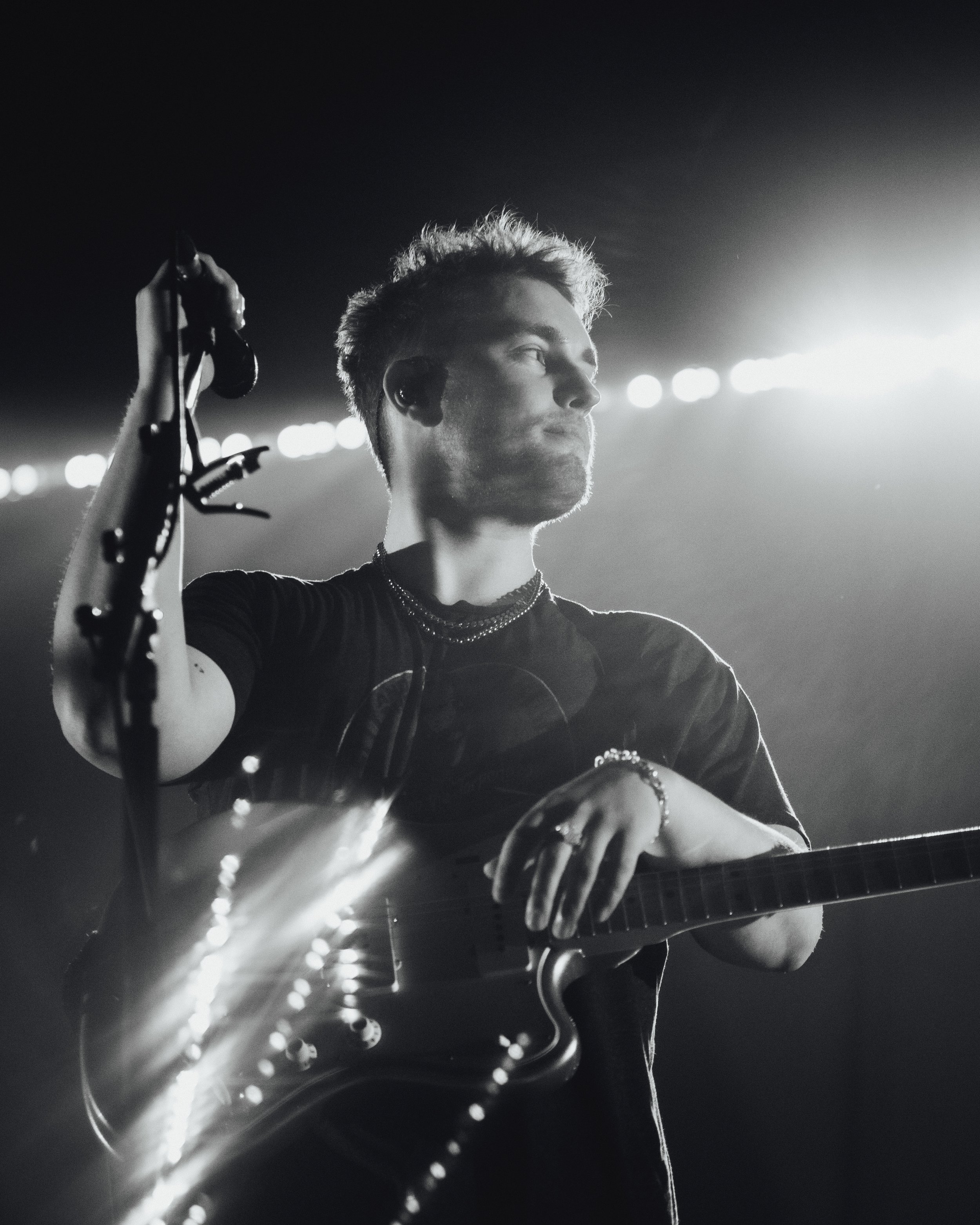 Sam Fender releases important new single ‘I’m Always on Stage’ 