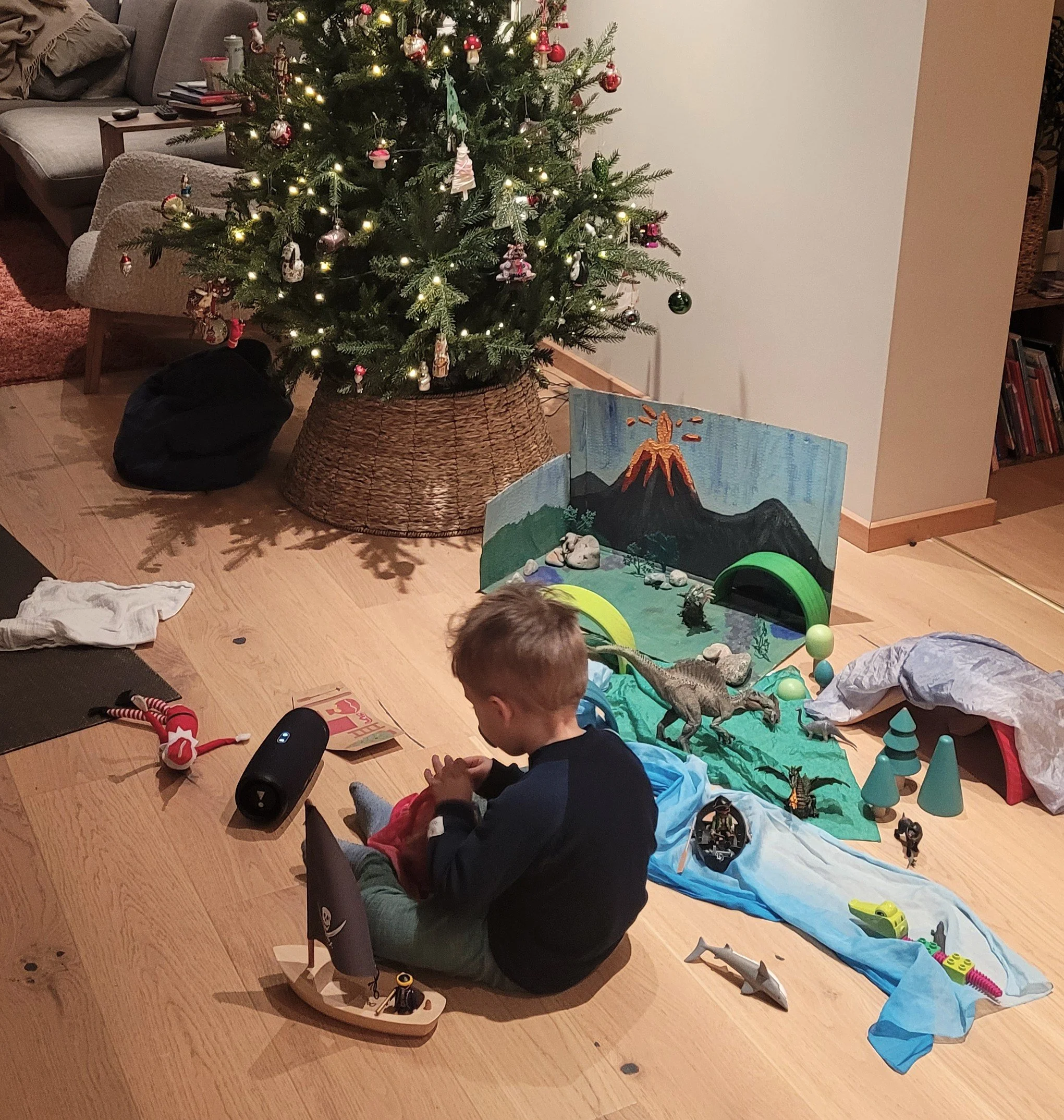 Slik skaper du ro og selvstendig lek i desember