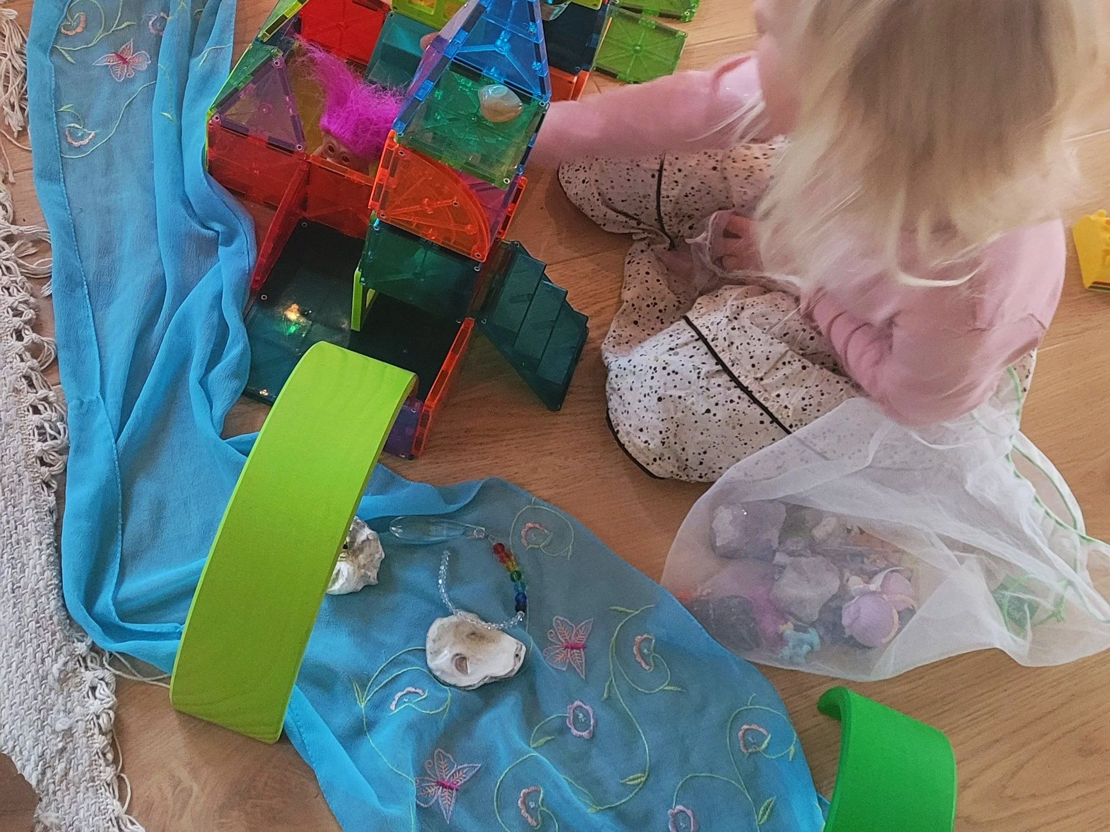 Hvordan få barn til å leke selv - når barnet ikke vil leke alene