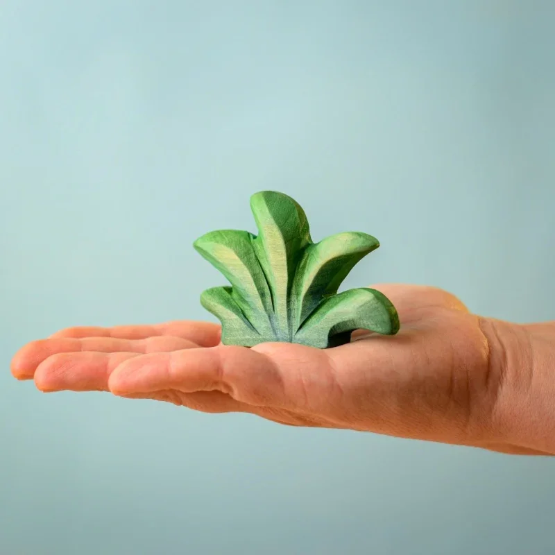 mountain bush treleke bumbu toys i hånd.webp