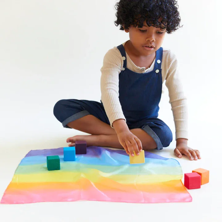 mini playsilk rainbow play regnbue lekesilke treklosser.webp