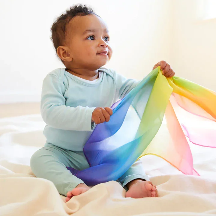 mini playsilk rainbow baby play regnbue lekesilke.webp
