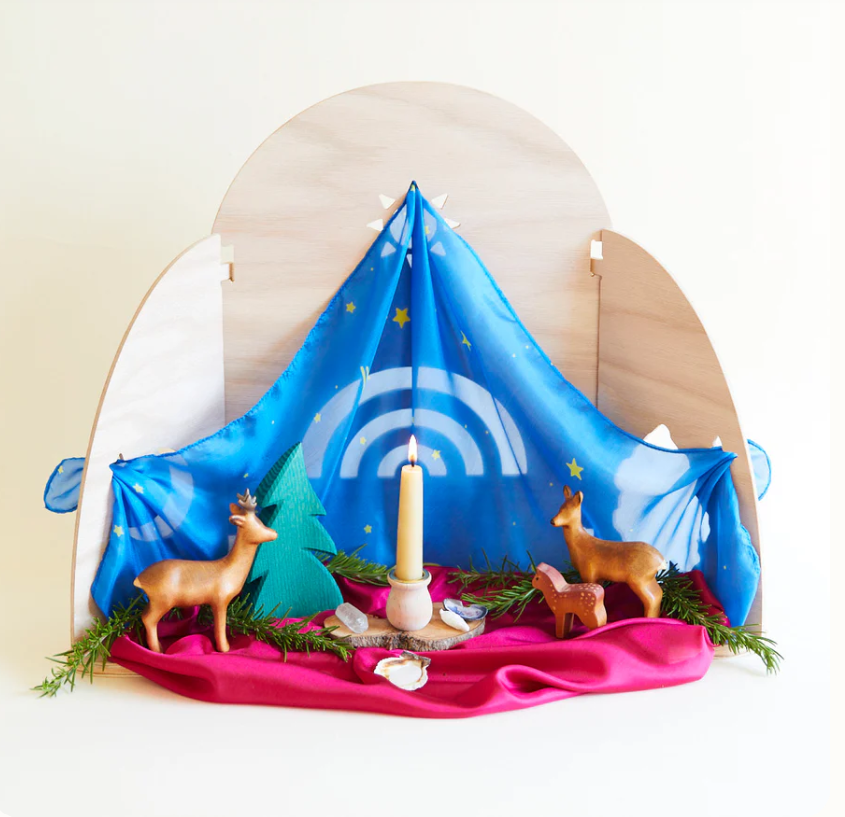 Sesongbord med dekor i tre, pynt med lekesilke starry night stjernenatt og trefigurer