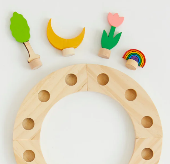 Dekorative figurer til bursdagsring i tre. Måne, regnbue, blomst og tre. (Copy) (Copy)