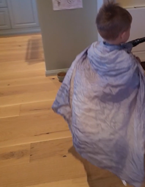 gutt lekesilke kappe