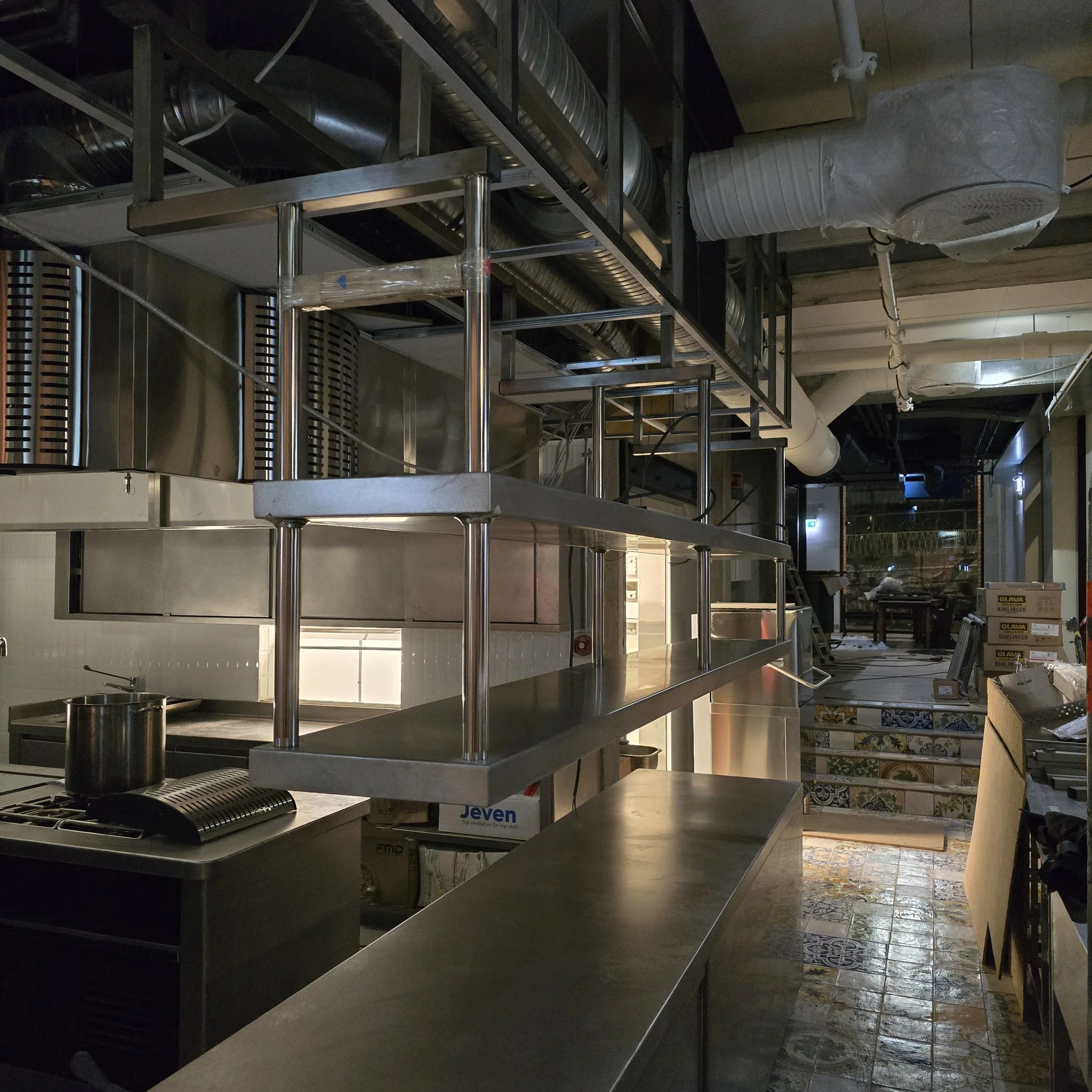 proffkjøkken uteliv sveising nye hyller organisering 