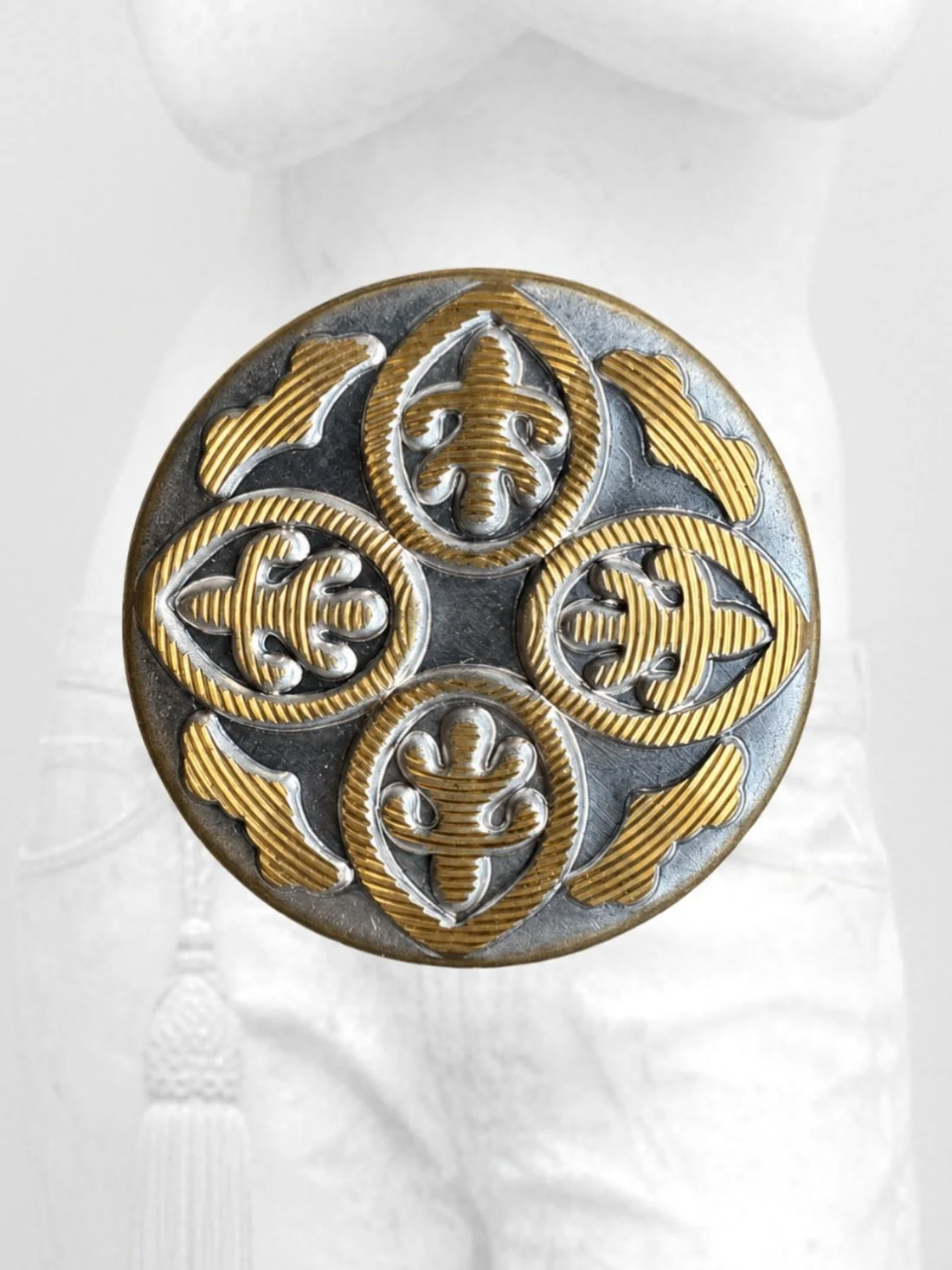 Details. Buttons. Textures. 
ARCHITEKTUROFPANTS.COM