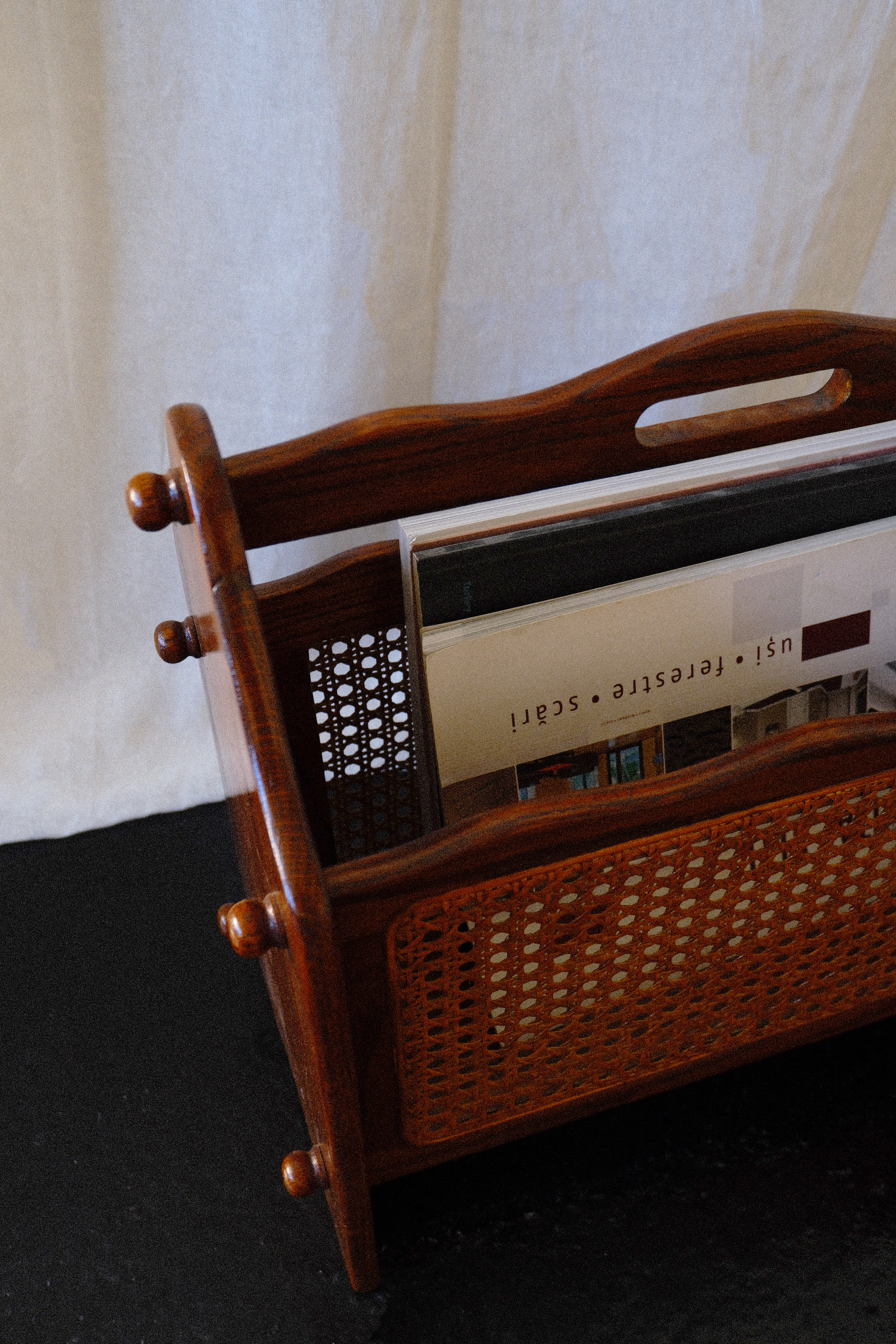 WOODEN MAGAZINE RACK