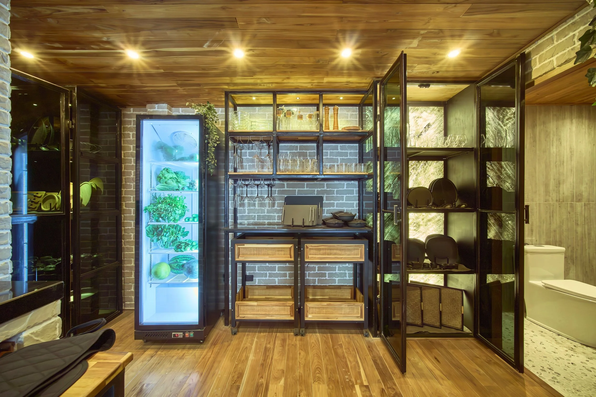 Dedicated pantry & serving area