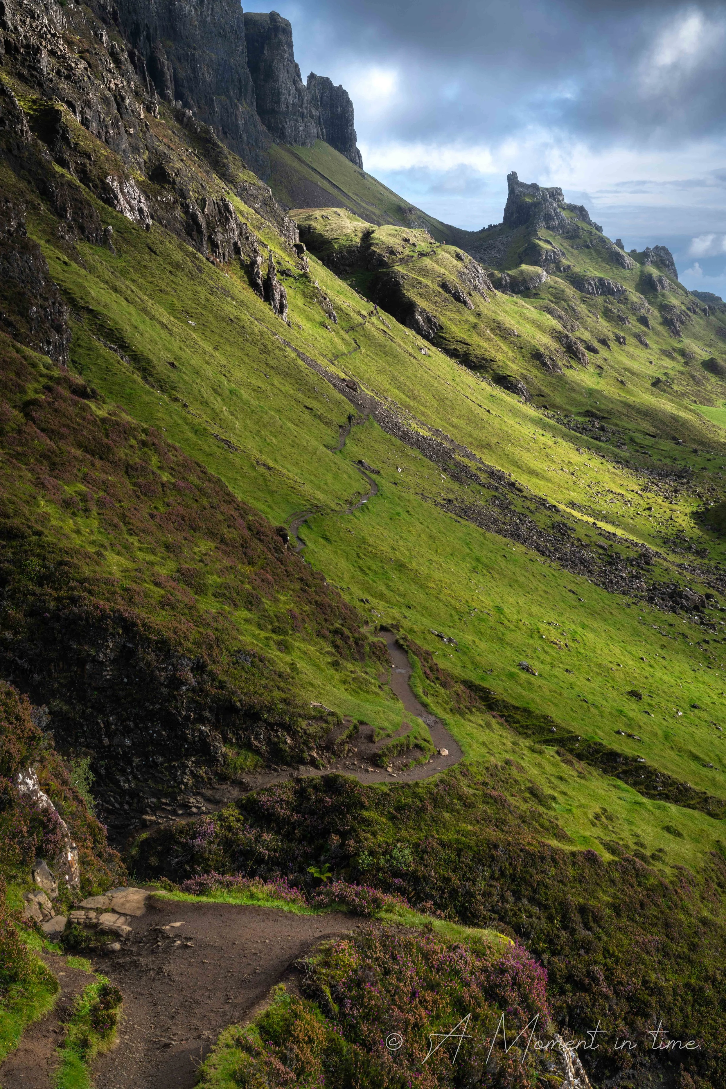 Quiraing rocky road.jpg