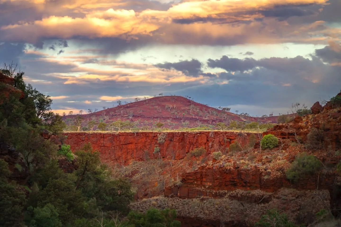 Karijini sunsets - Where red earth meets the last light.

#lostroads 
#karijini 
#pilbara 
#outbackaustralia 
#landscapephotography