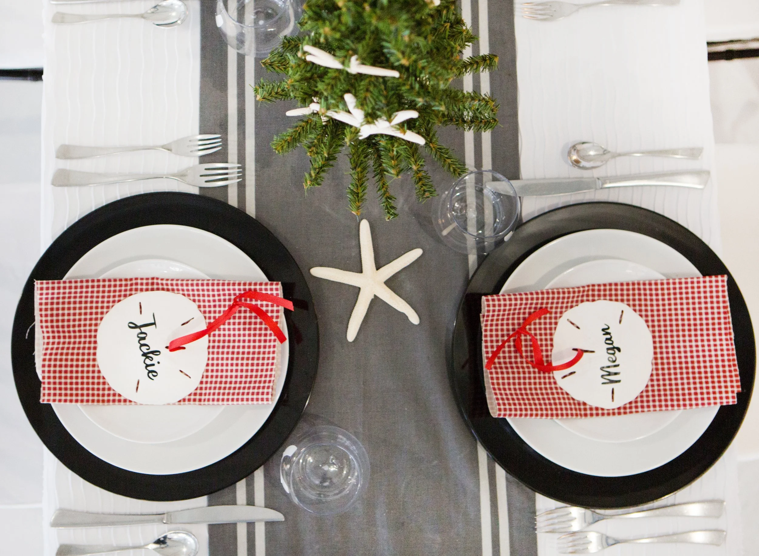 How to Style a Coastal Christmas Tablescape