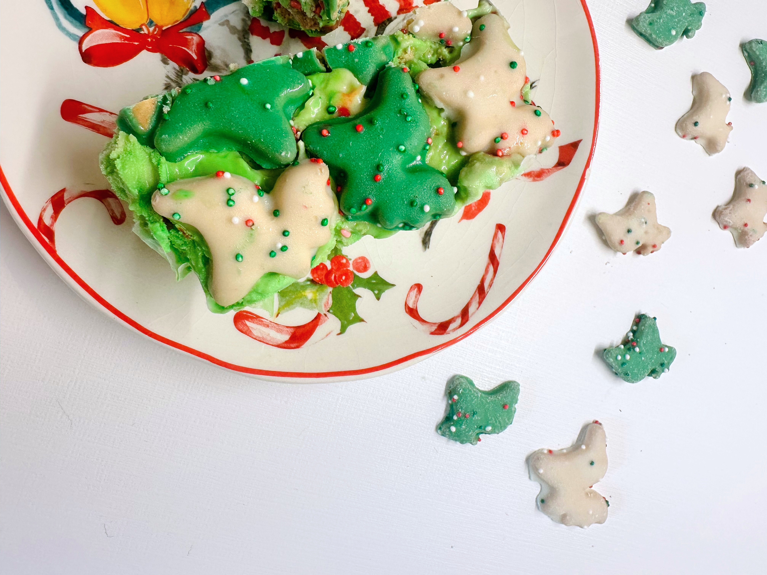 How to Make the Ultimate Christmas Ice Cream Sandwich (Featuring Mother’s® Holiday Reindeer Cookies + Blue Bell® Christmas Cookies Ice Cream)