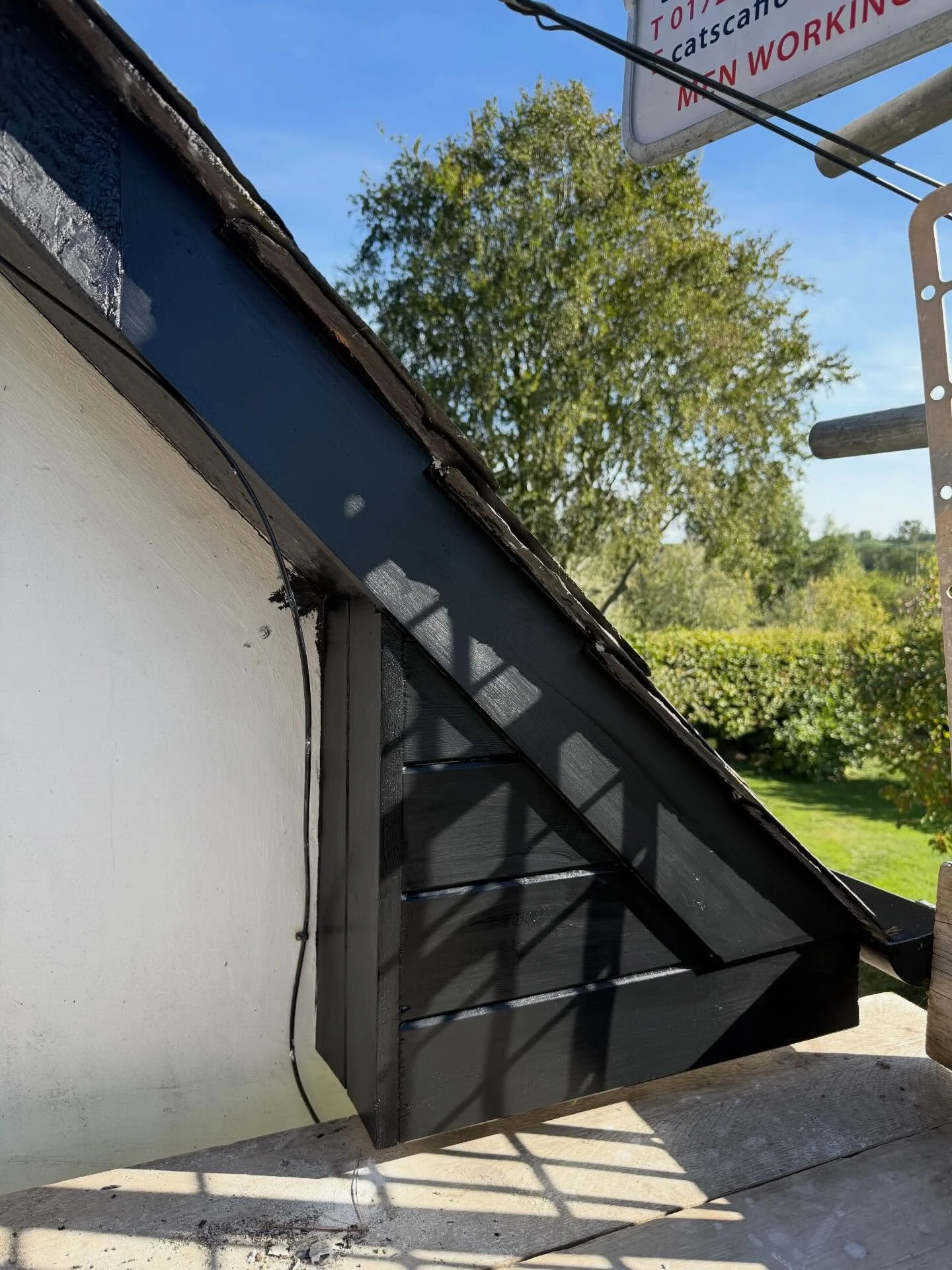 🛠️ Recent box-end repair completed ✅ 

Careful preparation, repairs carried out, and finished to blend seamlessly with the existing exterior.

Before ➡️ After &mdash; swipe to see the transformation.

#BoxEndRepair #ExteriorDecorating #HHDecorators 