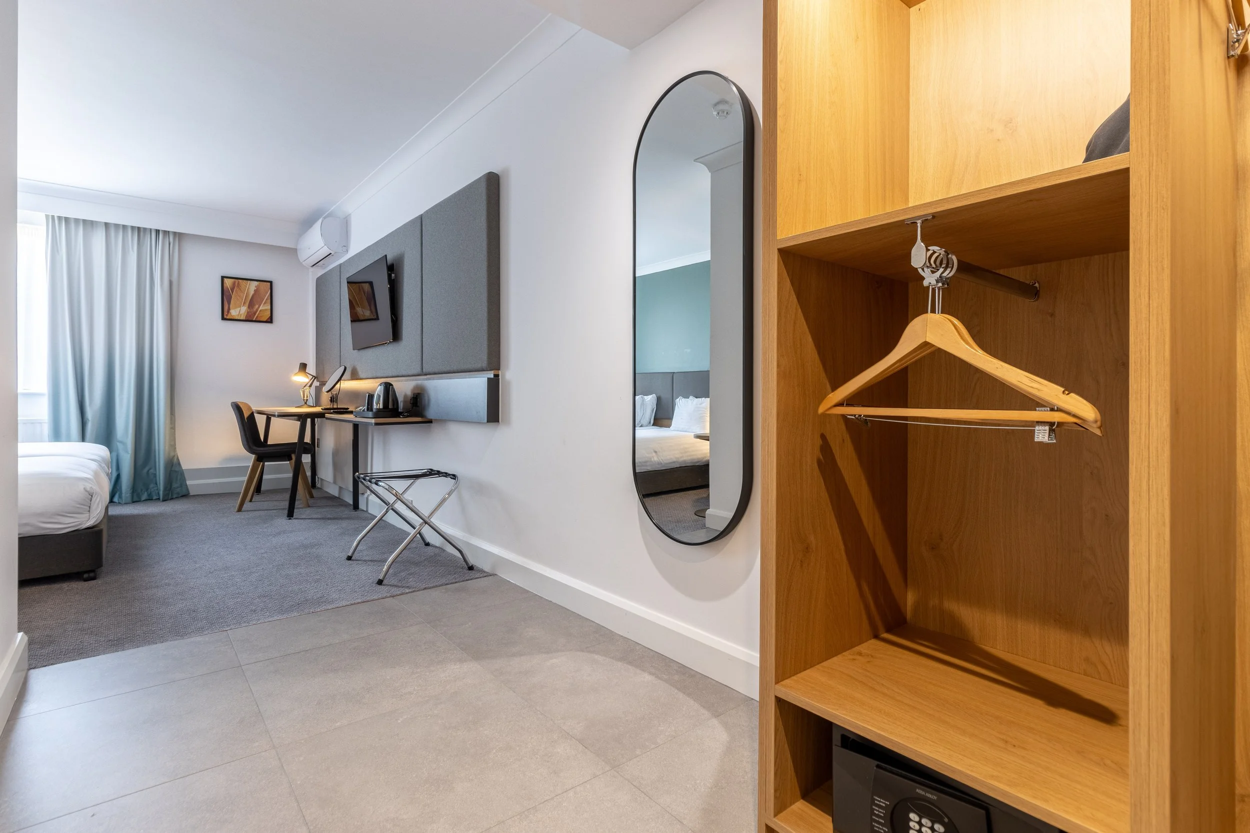 Holiday Inn Newport 132.jpg