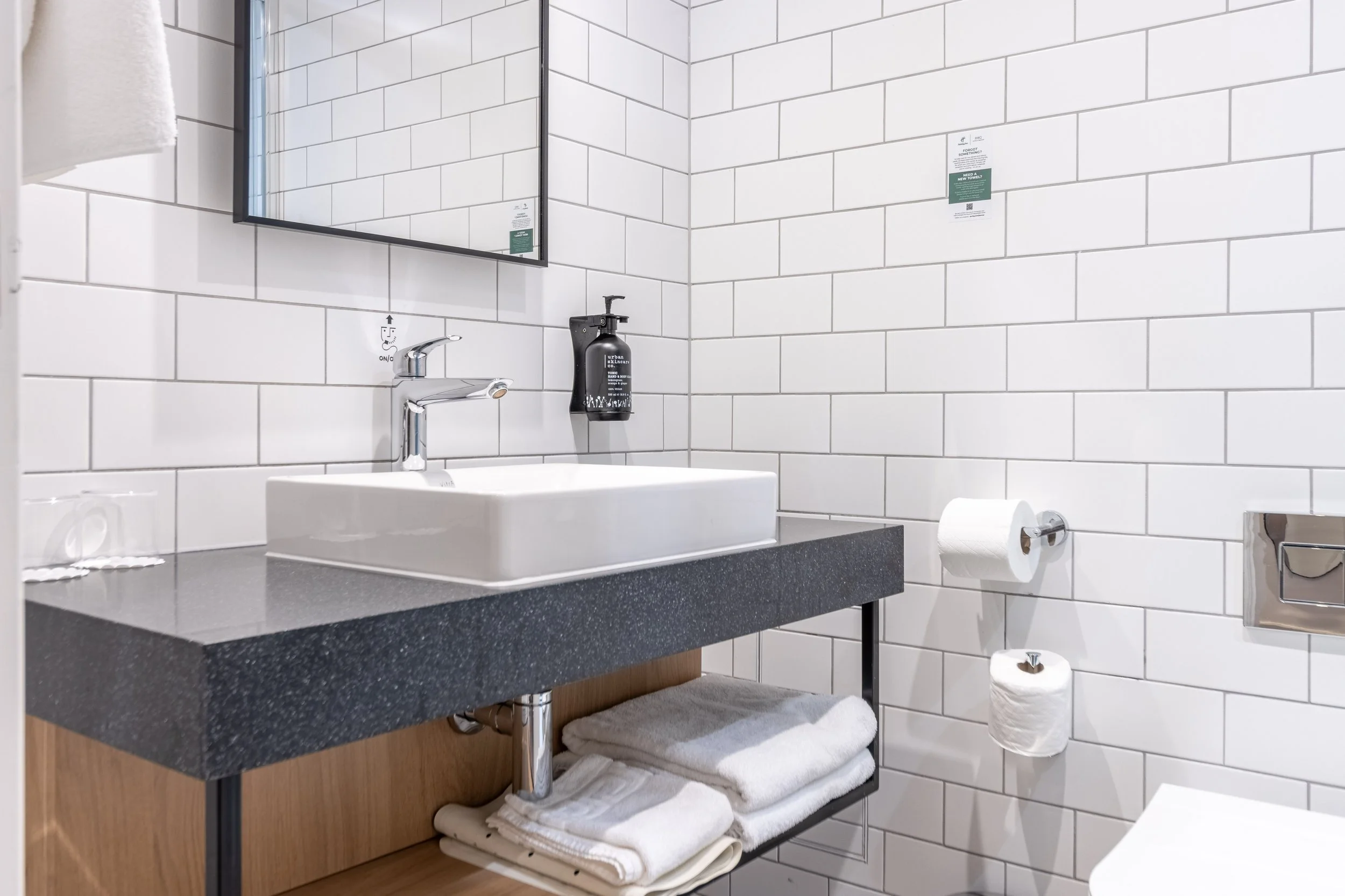 Holiday Inn Newport 049.jpg