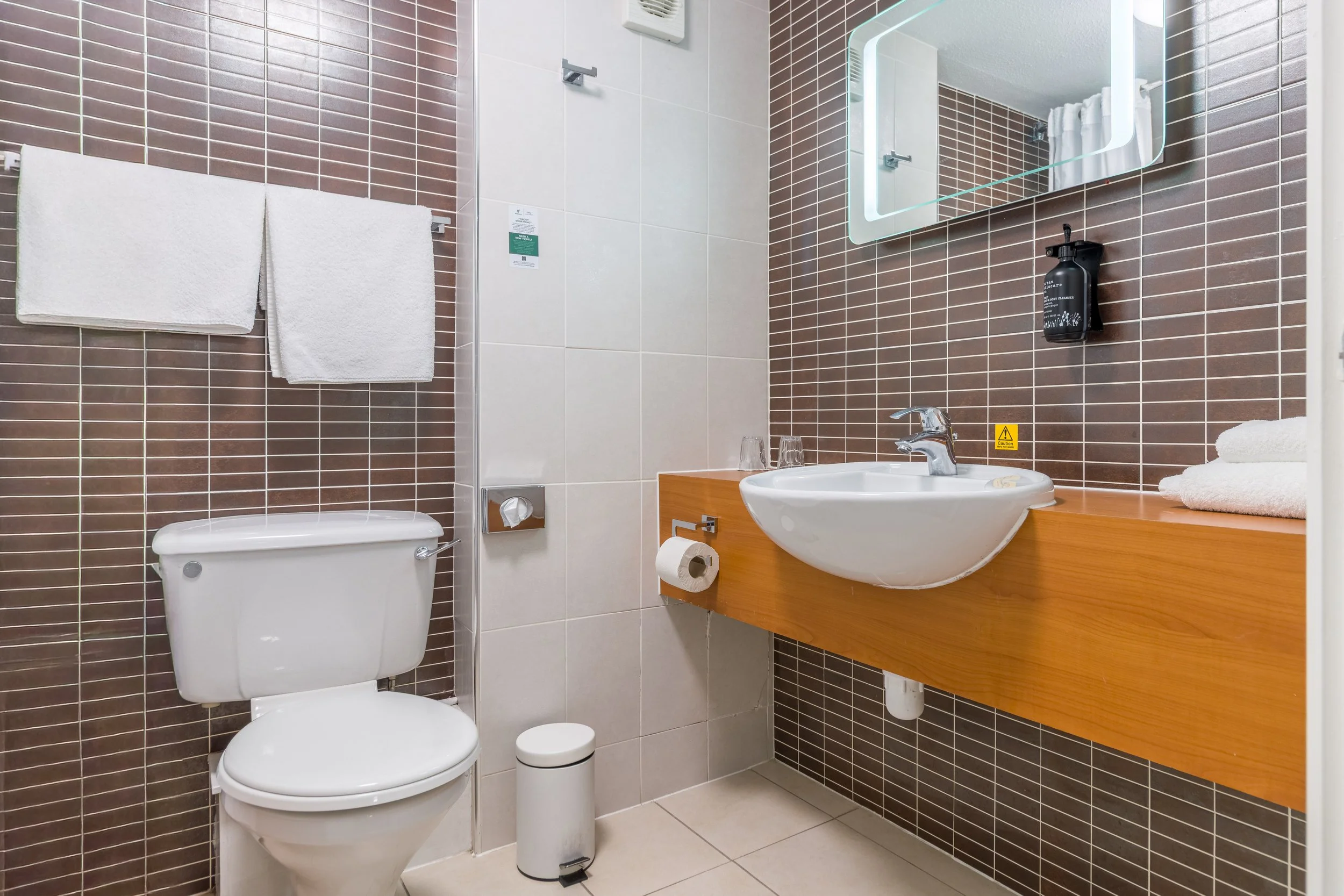 Holiday Inn Newport edits 175.jpg