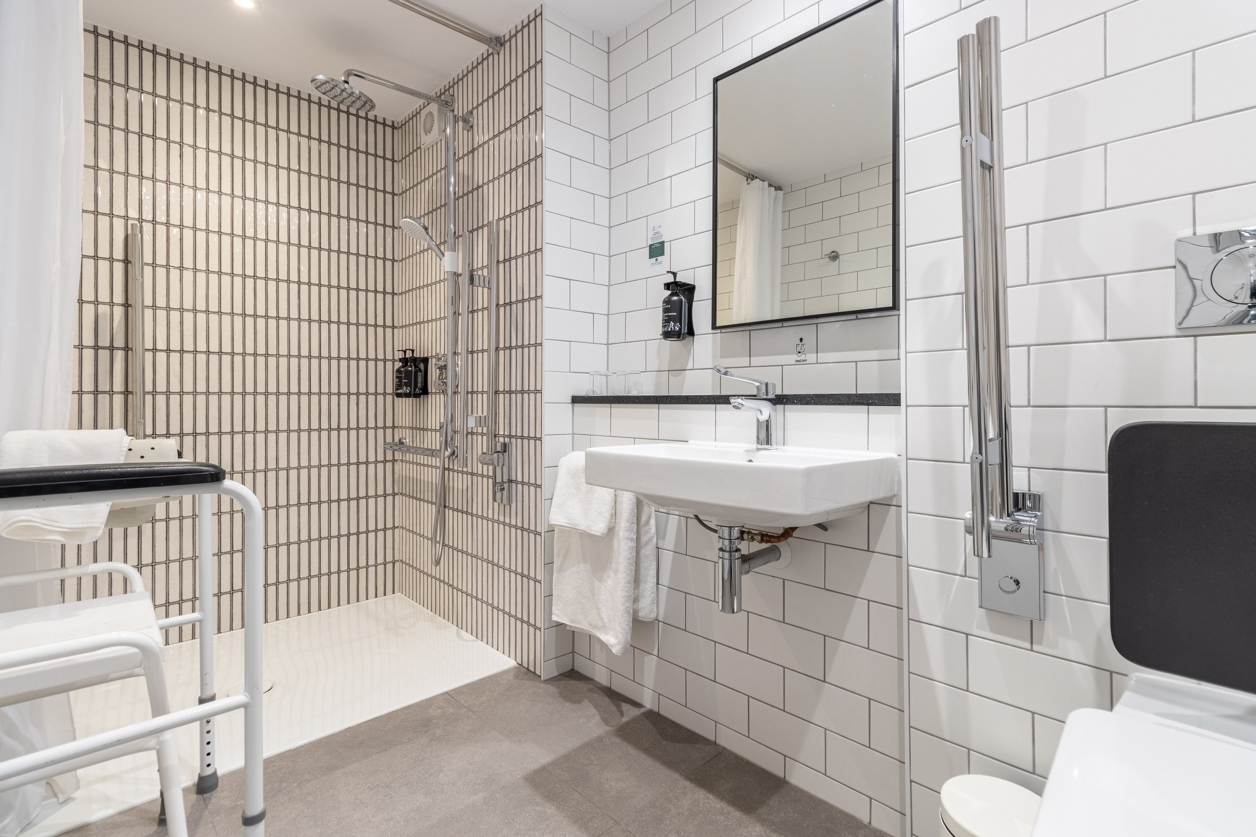 Holiday Inn Newport 129.jpg