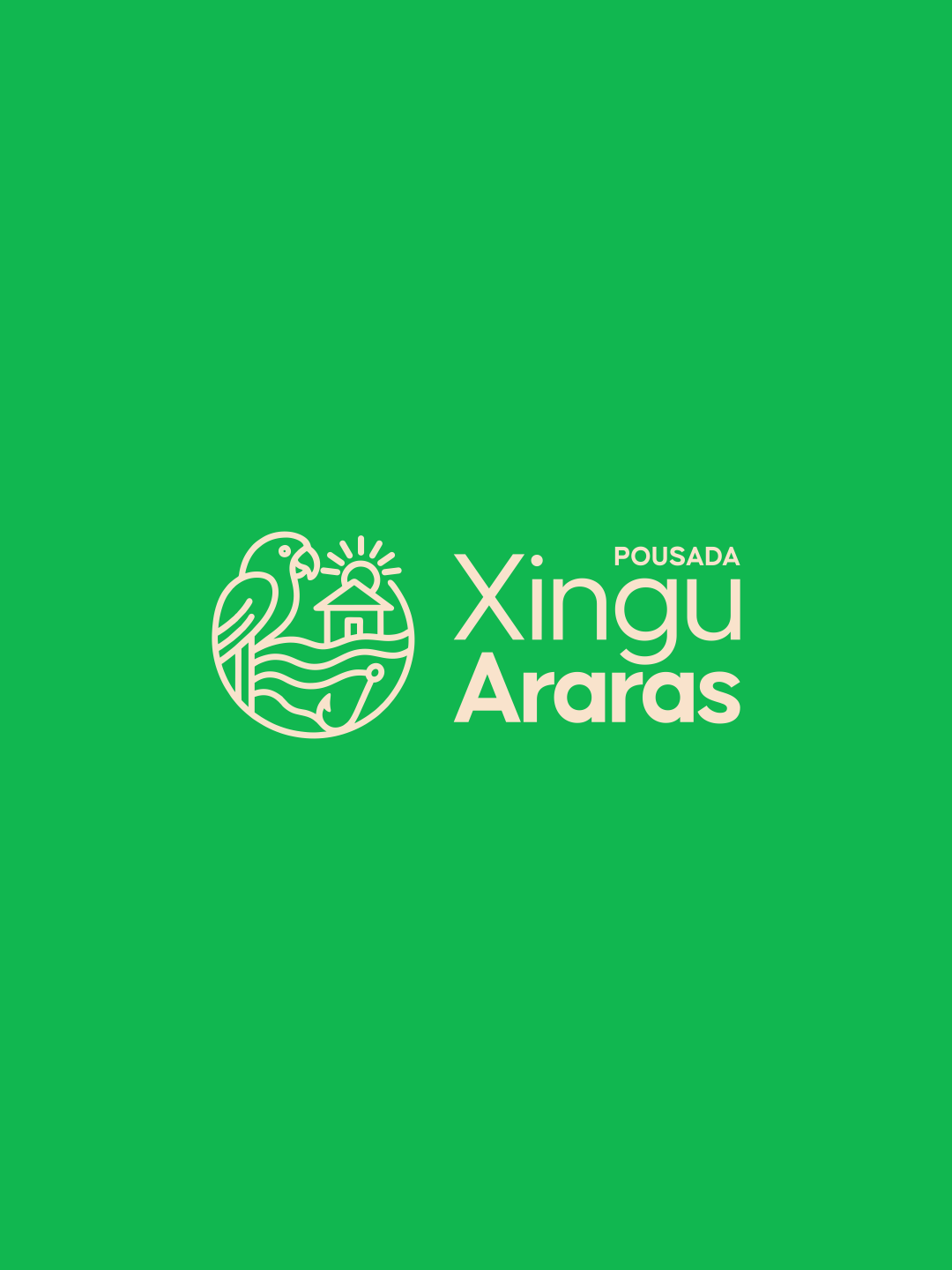 Logo de Pousada Xingu Araras, com ilustração de uma arara, uma cabana, sol e ondas, em fundo verde.