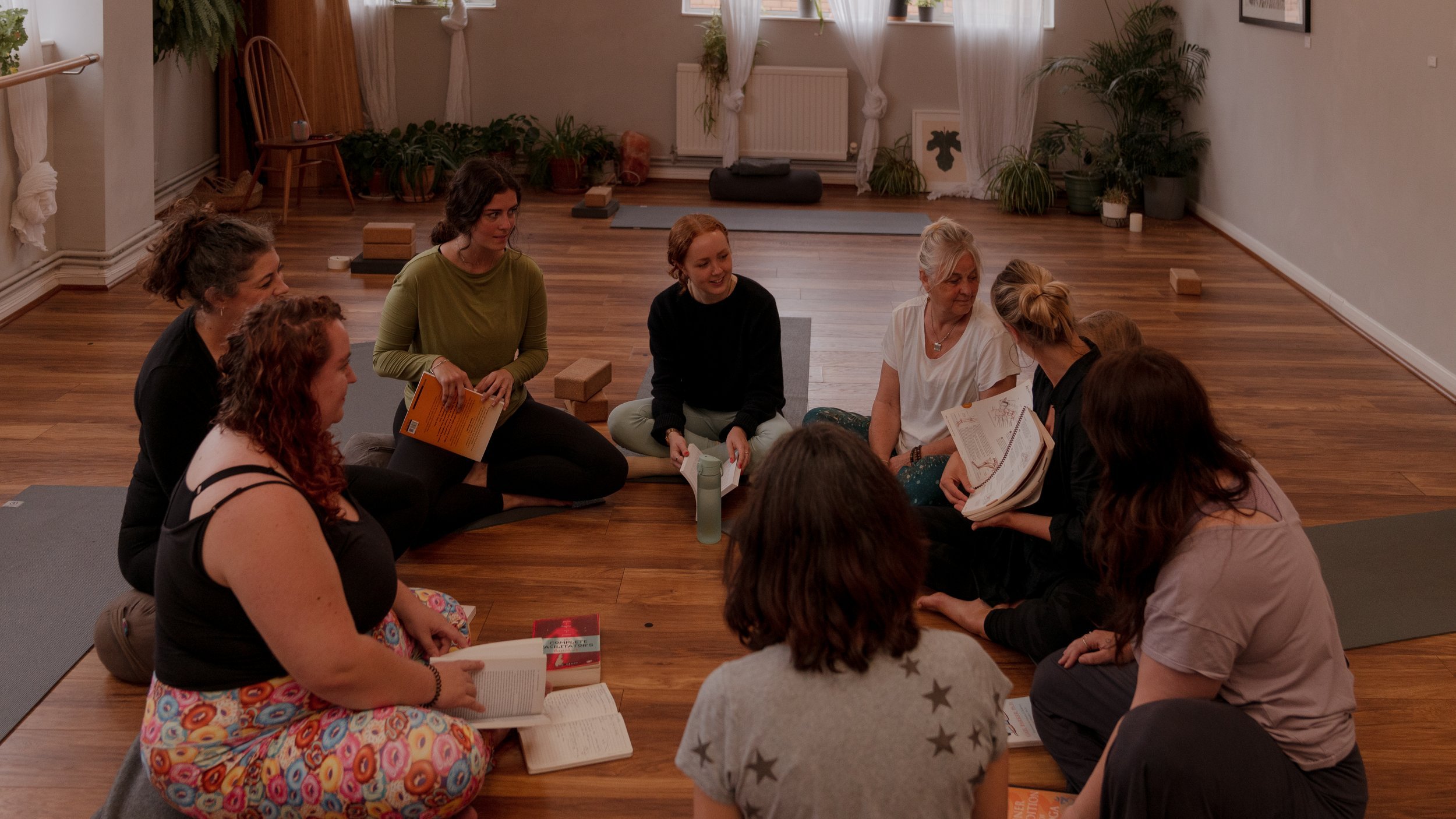 How to Choose the Right Yoga Teacher Training for You 