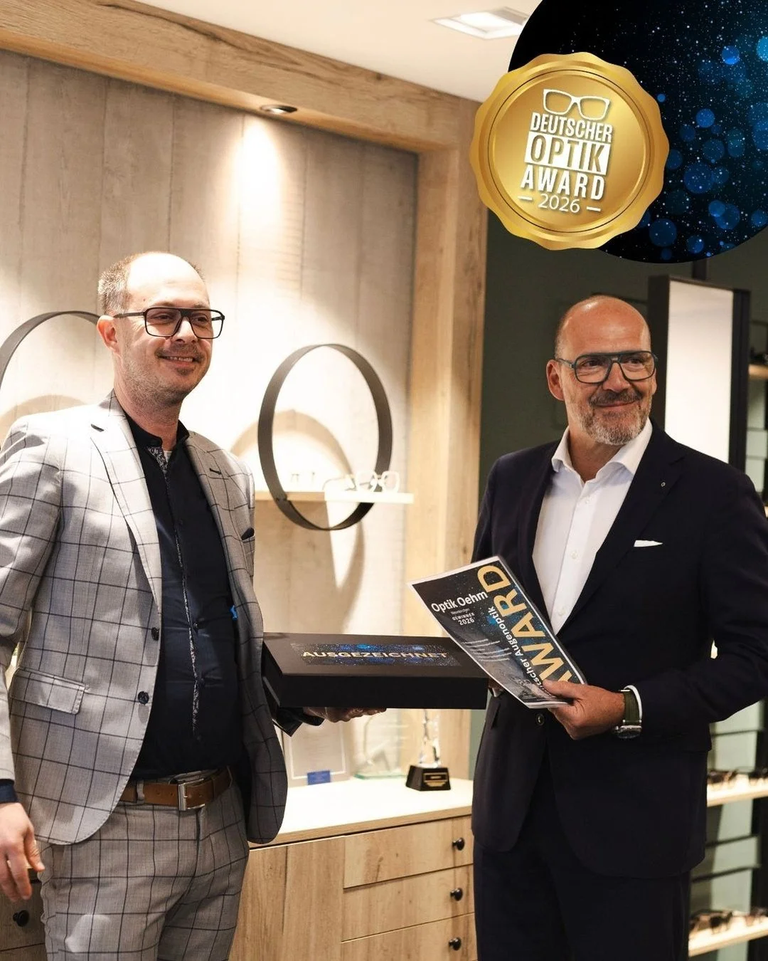 Was f&uuml;r ein gro&szlig;artiger Augenblick beim Deutschen Optik Award 2026! 🏆✨

Wir durften die Auszeichnung pers&ouml;nlich an Optik Oehm &uuml;berreichen &ndash; und genau dabei merkt man: Hier steckt Herzblut drin. Echtes Handwerk, ein feines 
