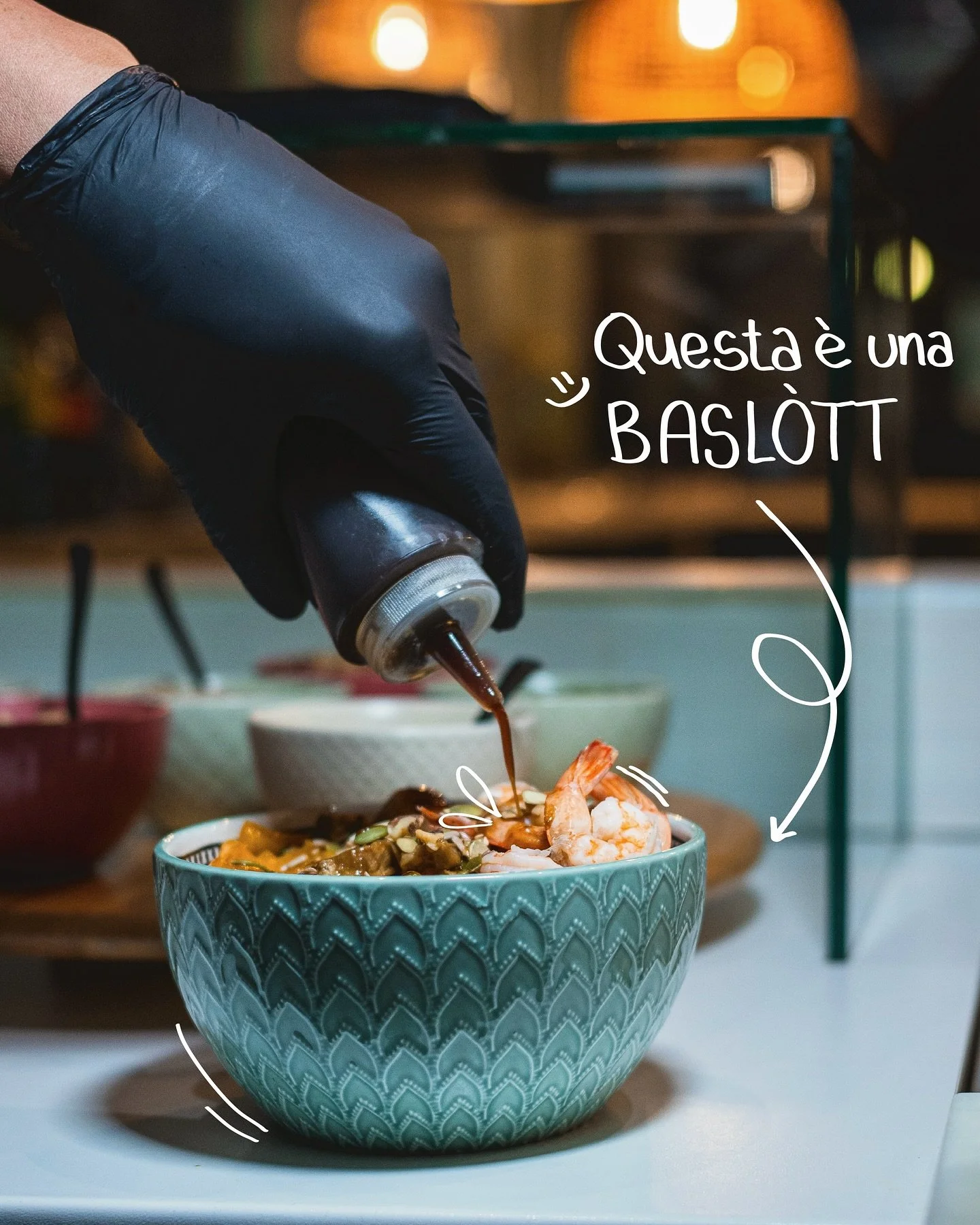 In dialetto milanese, &ldquo;basl&ograve;tt&rdquo; significa ciotola.🥣

Ma per noi &egrave; molto di pi&ugrave;, una bowl con tutto quello che amiamo: noodles, riso, ingredienti freschi che mescolati creano qualcosa di buono, semplice e fatto con cu