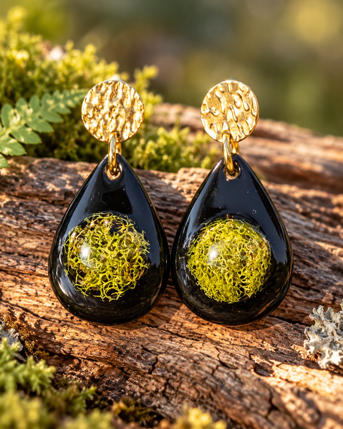 Forest Glow – Moss & Gold Earrings