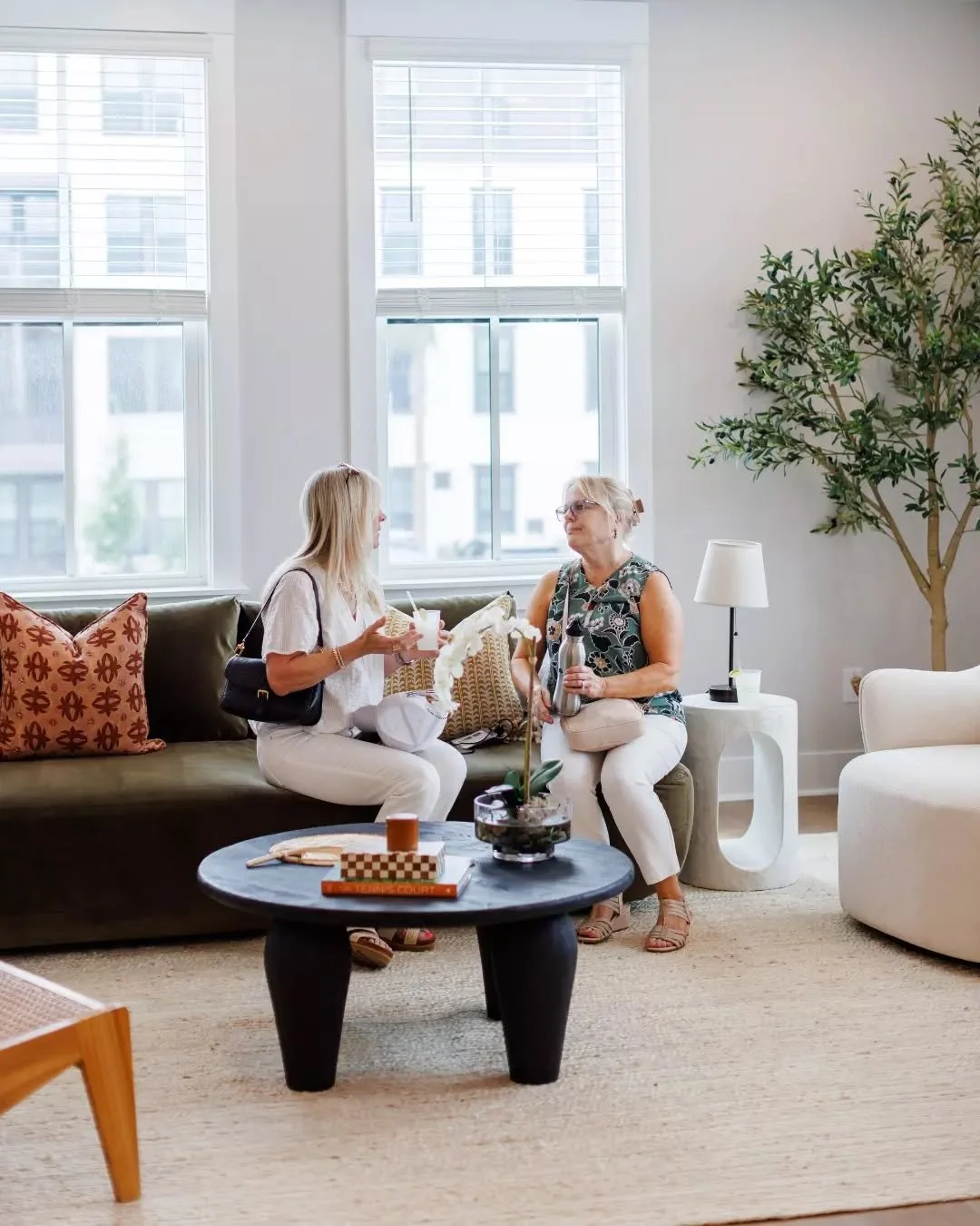 Every day moments are just a little sweeter at @fenlanddi . From catching up with neighbors inside to soaking up the sunshine on an afternoon walk, it&rsquo;s community, comfort, and elevated marsh-front living all in one place.

📸 @lukehiggsphoto