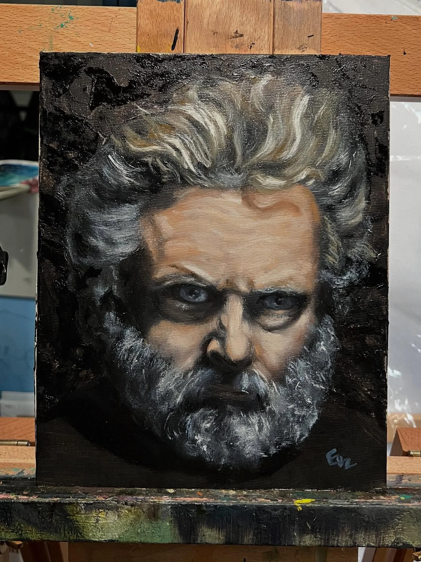 A couple days ago @welshnationaltheatre posted a teaser picture of Michael Sheen as Glyndŵr in their upcoming production- and I immediately whipped out my paints! 
This was such a fun portrait study!  The emotion, the movement. The contrast 🤤 I love