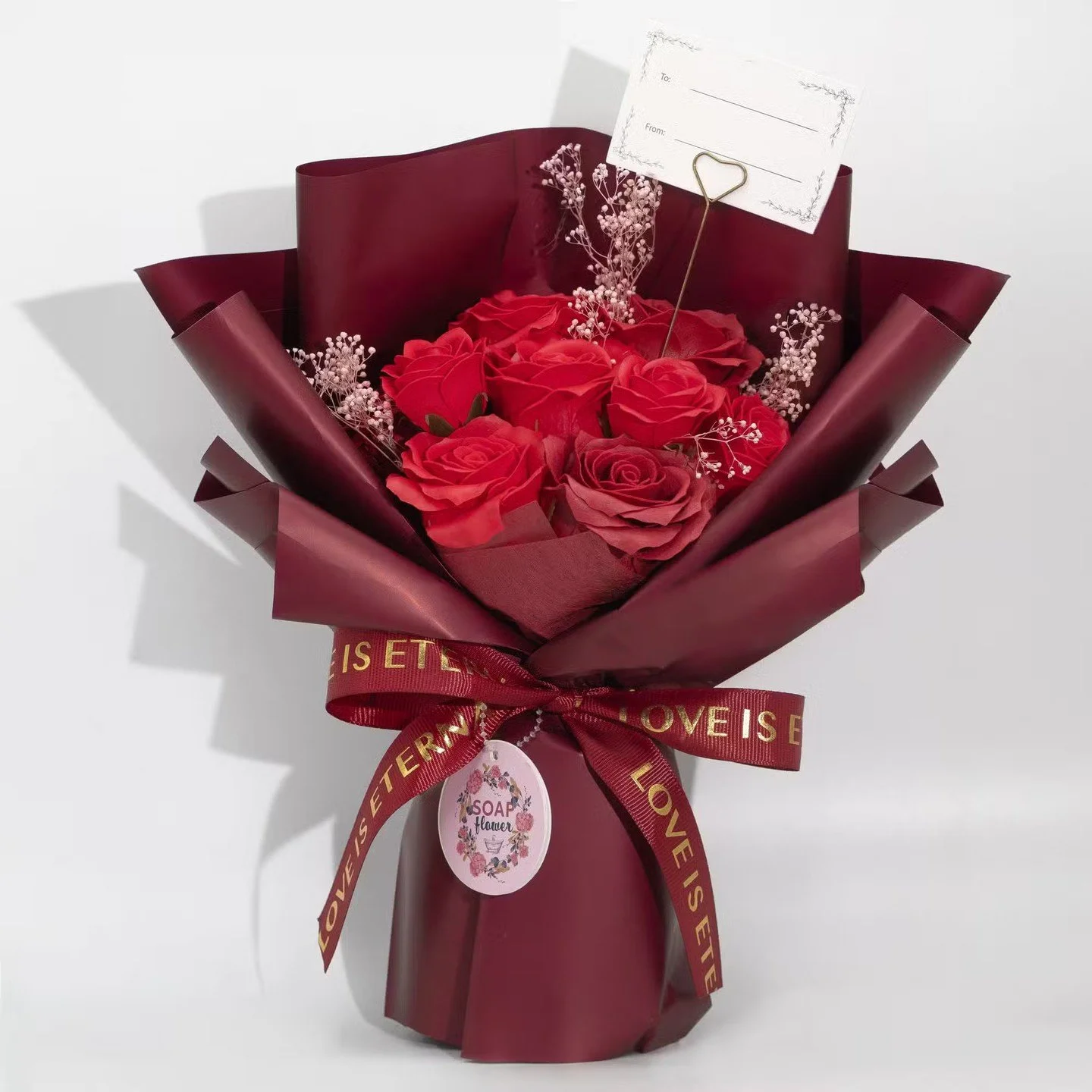Real Flowers? You would think so wouldn't you but these are soap flowers. A luxurious bouquet of red roses for the special person in your life. Lasting much longer than real flowers, they look amazing as home decoration but adding one or many to your